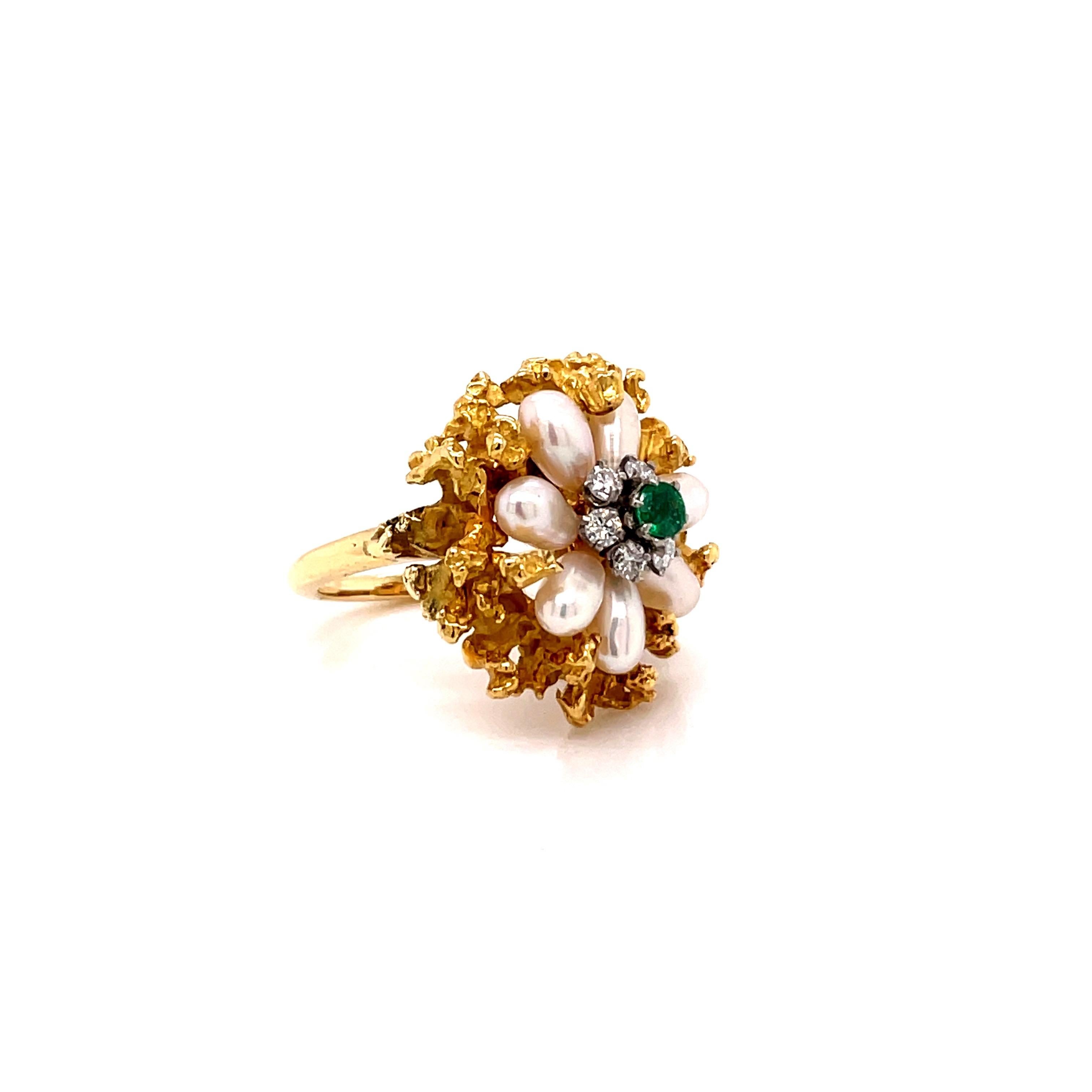 Round Cut Vintage 18K Yellow Gold Emerald, Pearl and Diamond Flower Ring For Sale