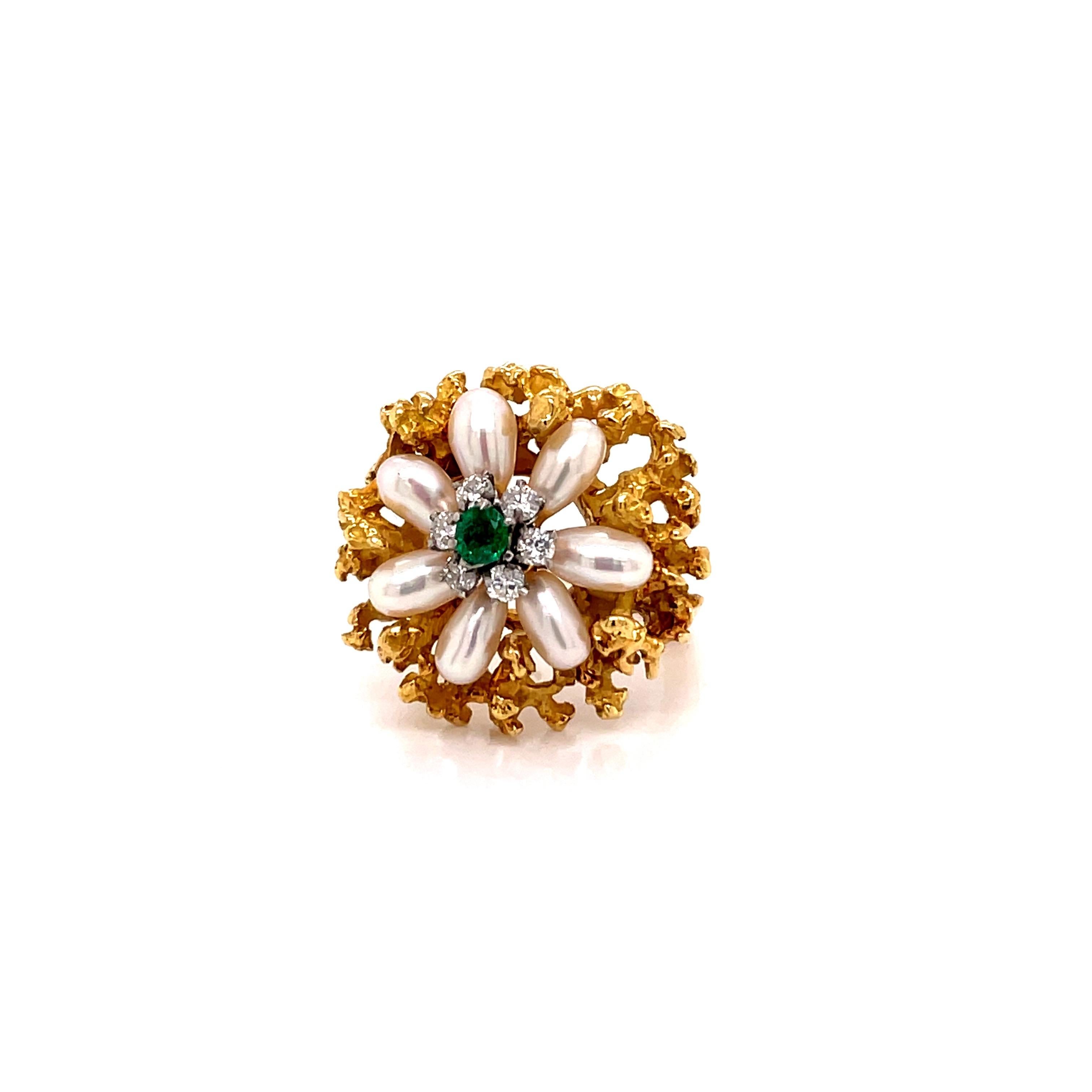 Vintage 18K Yellow Gold Emerald, Pearl and Diamond Flower Ring In Good Condition For Sale In Boston, MA