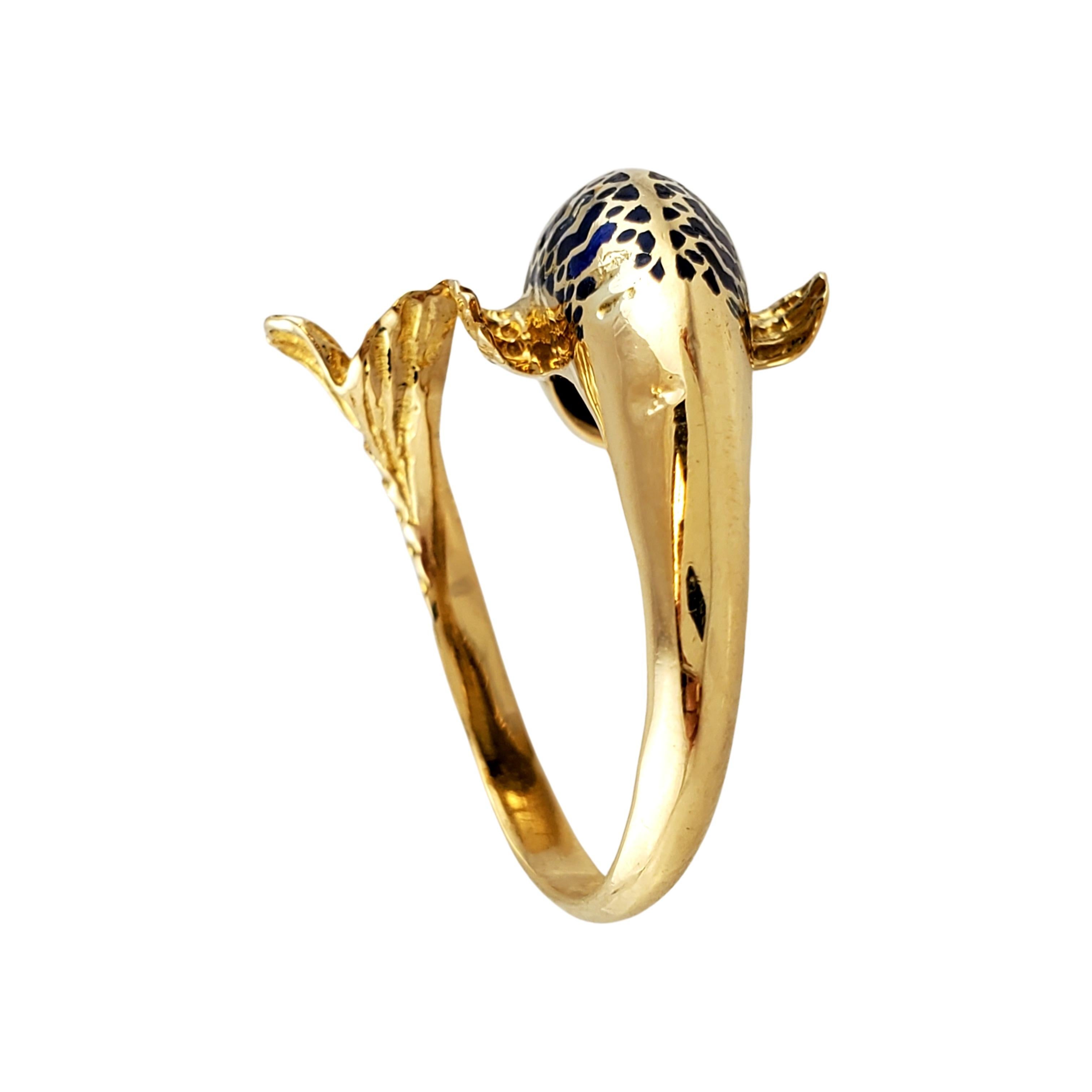 Vintage 18K Yellow Gold Enamel Fish Ring Size 7

Beautiful 3D 18k yellow gold enamel fish ring features blue and green enamel in excellent condition that gives this ring life like fish detailing. This is a very unique piece that can be a show