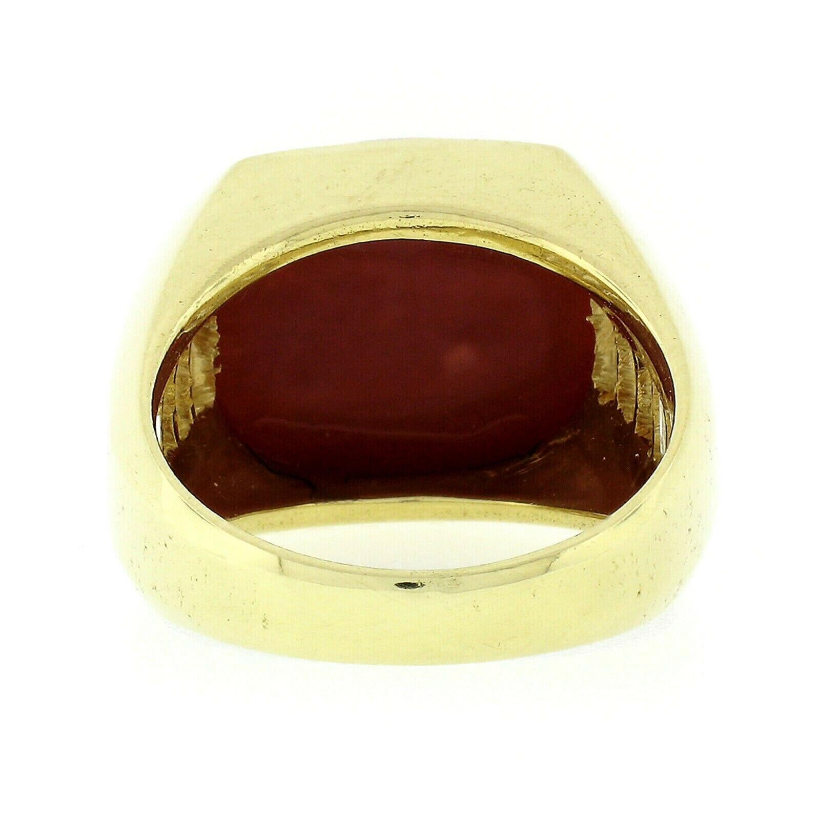 Women's or Men's Vintage 18 Karat Gold Fine GIA Cabochon Orangy Red Coral Baguette Diamond Ring For Sale