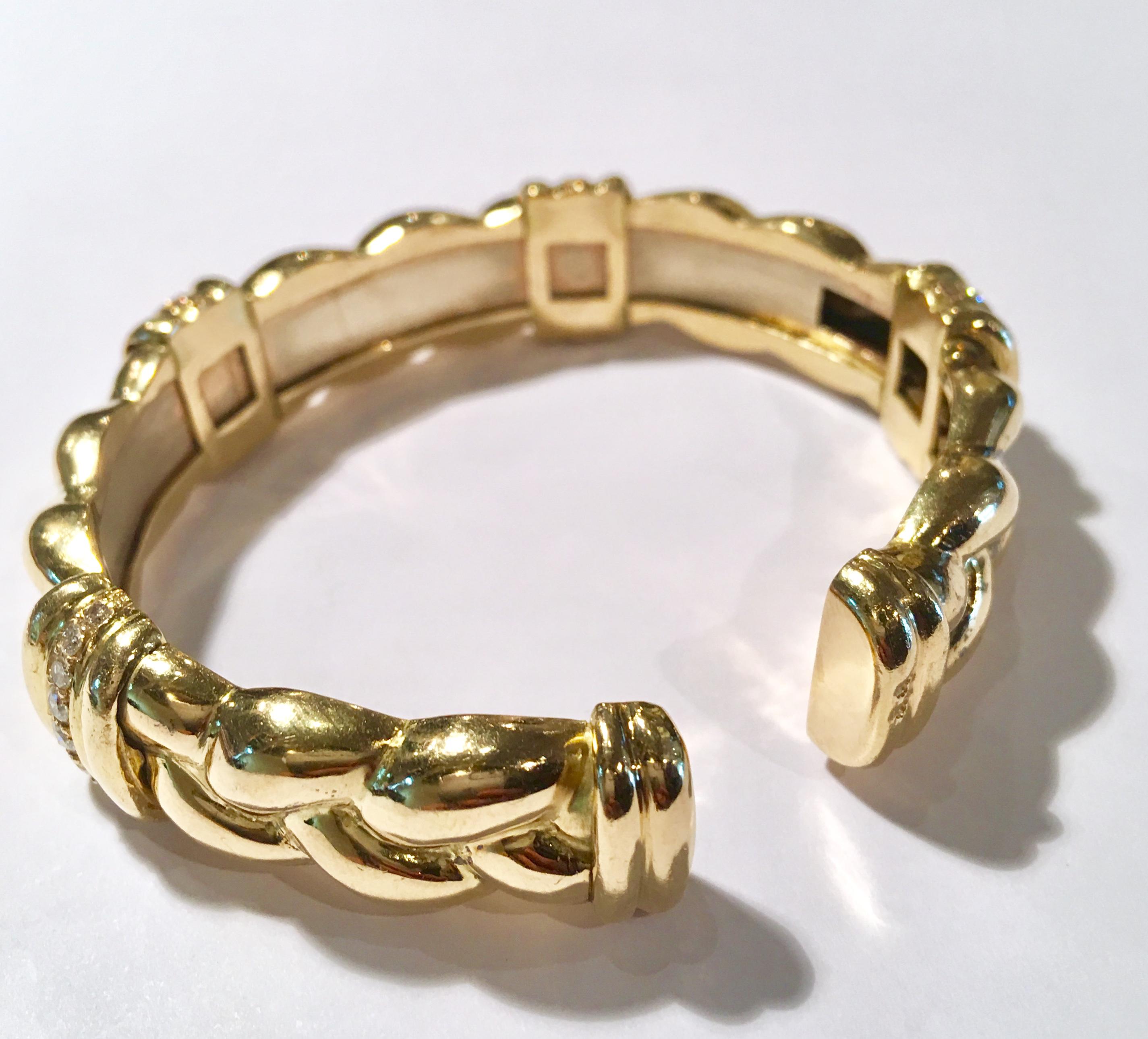 Round Cut Vintage 18 Karat Yellow Gold Flex Cuff Bangle 0.84 Carat Diamonds Bracelet