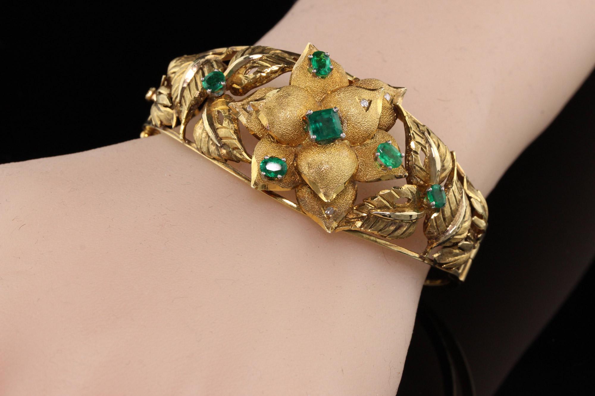 Women's or Men's Vintage 18 Karat Yellow Gold Floral Columbian Emerald and Diamond Cuff Bracelet