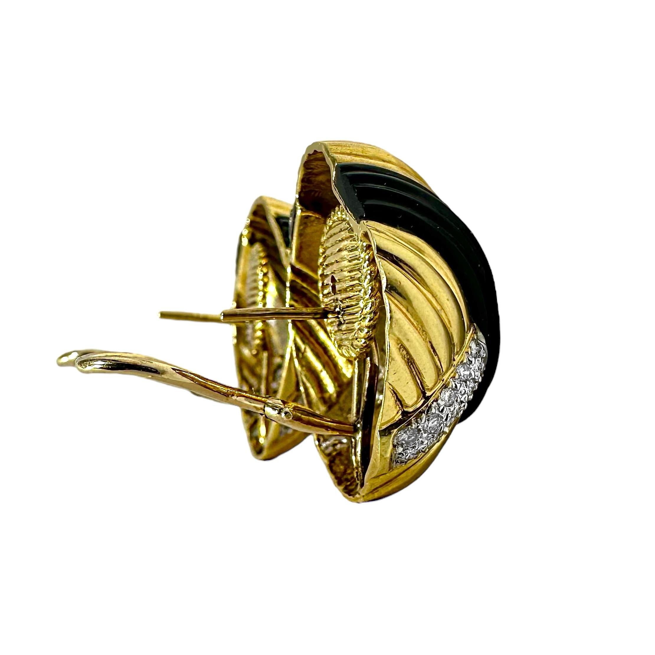Orecchini d'epoca in oro giallo 18 carati, onice scanalato e diamanti a cupola con motivo a cupola in vendita 2