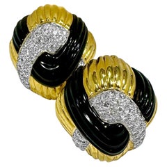 Pendientes vintage de oro amarillo de 18 quilates, ónix estriado y diamantes con motivo de nudo en forma de cúpula