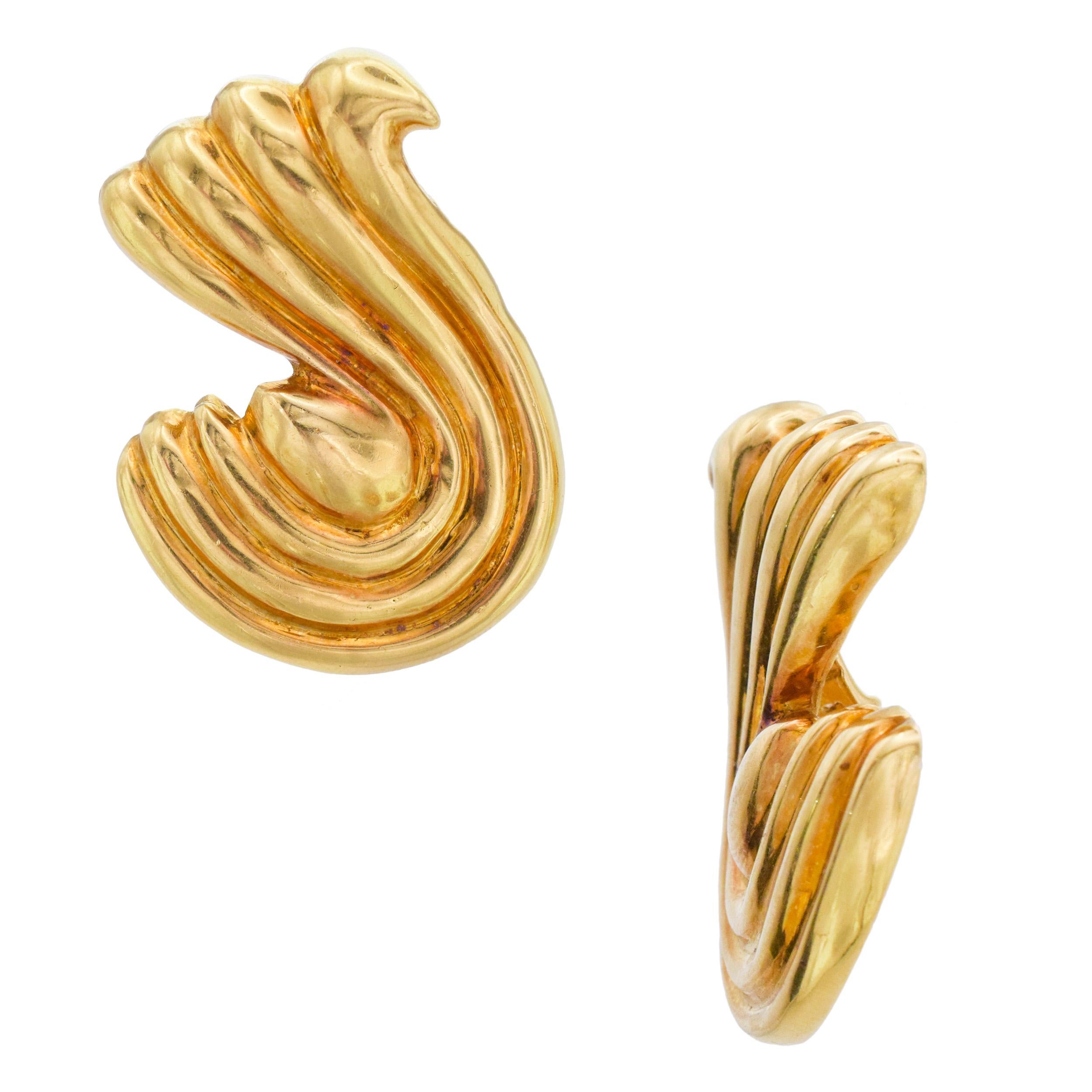 Fermaglio a nastro scanalato d'epoca in oro giallo 18 carati in vendita 1
