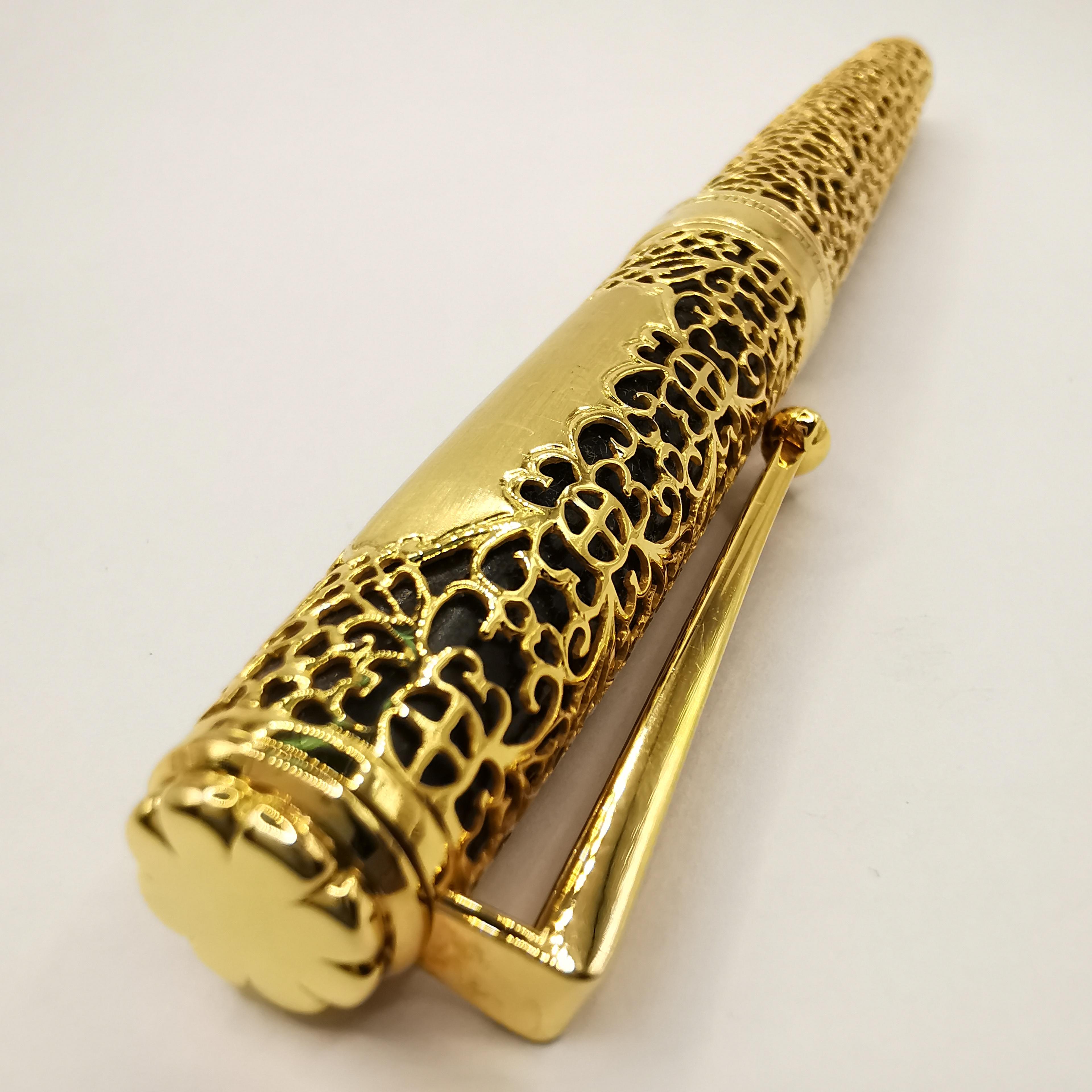 Contemporary Vintage 18k Yellow Gold Fountain Pen Sandalwood Box Set with Personalization For Sale