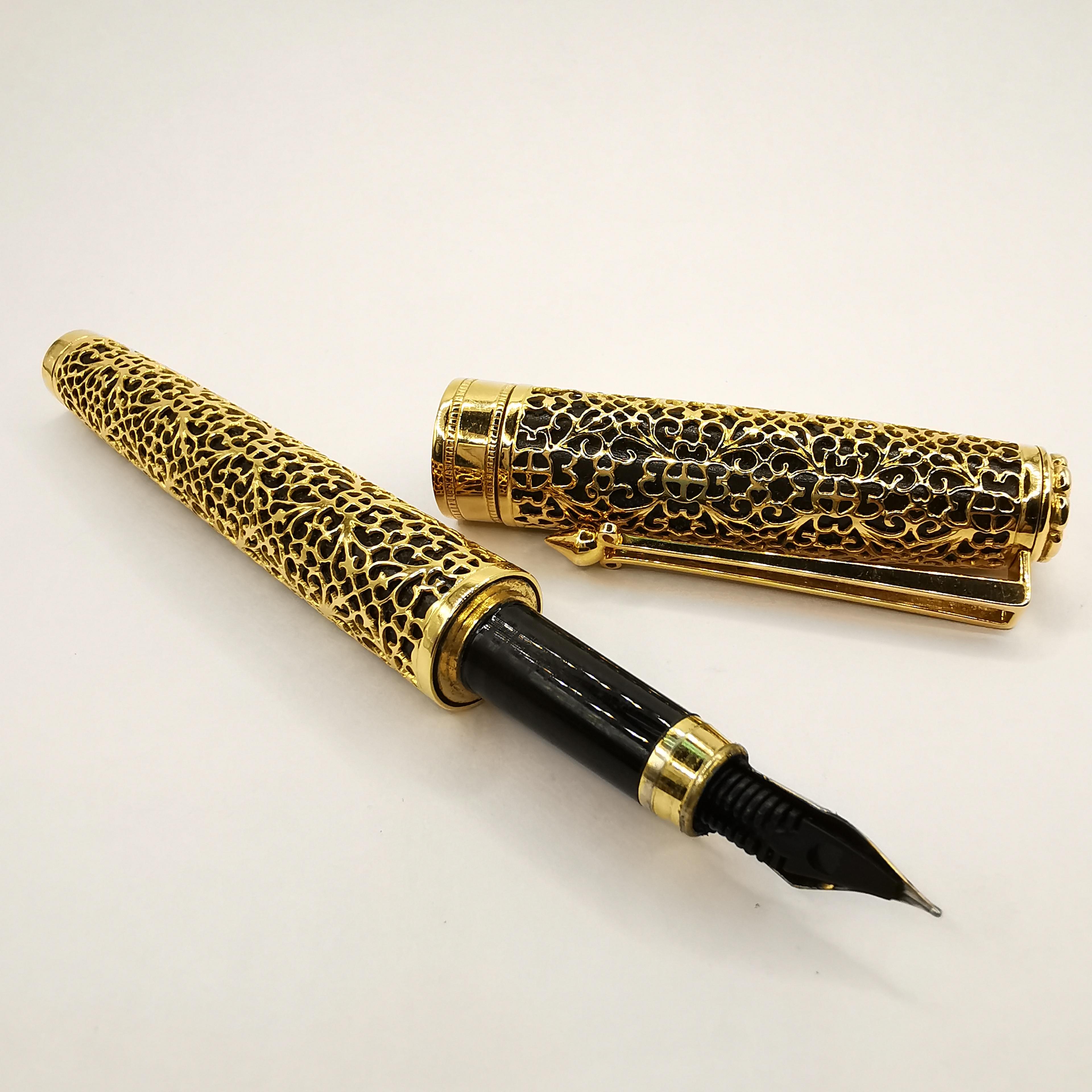 Vintage 18k Yellow Gold Fountain Pen Sandalwood Box Set with Personalization For Sale 1