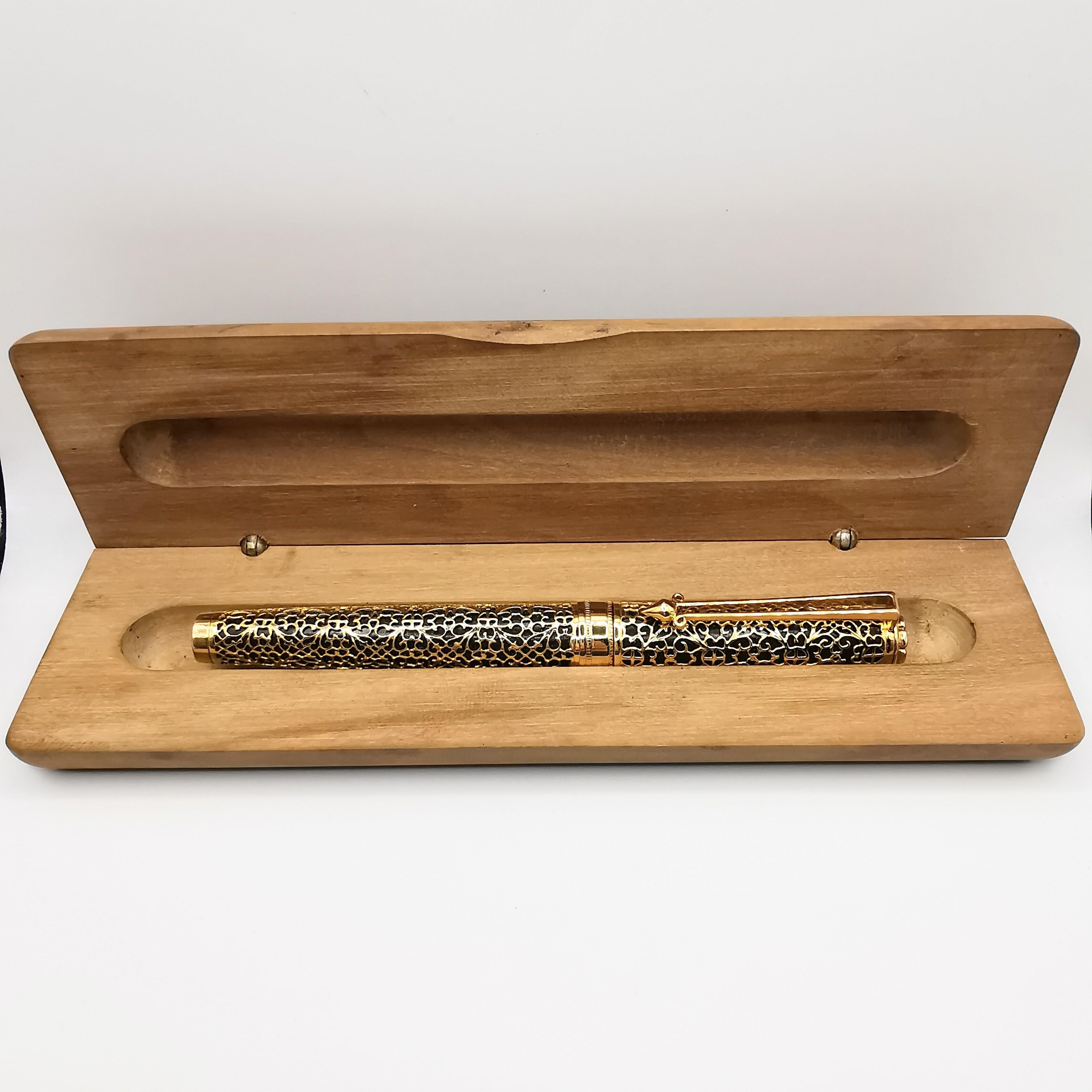 Vintage 18k Yellow Gold Fountain Pen Sandalwood Box Set with Personalization For Sale 2