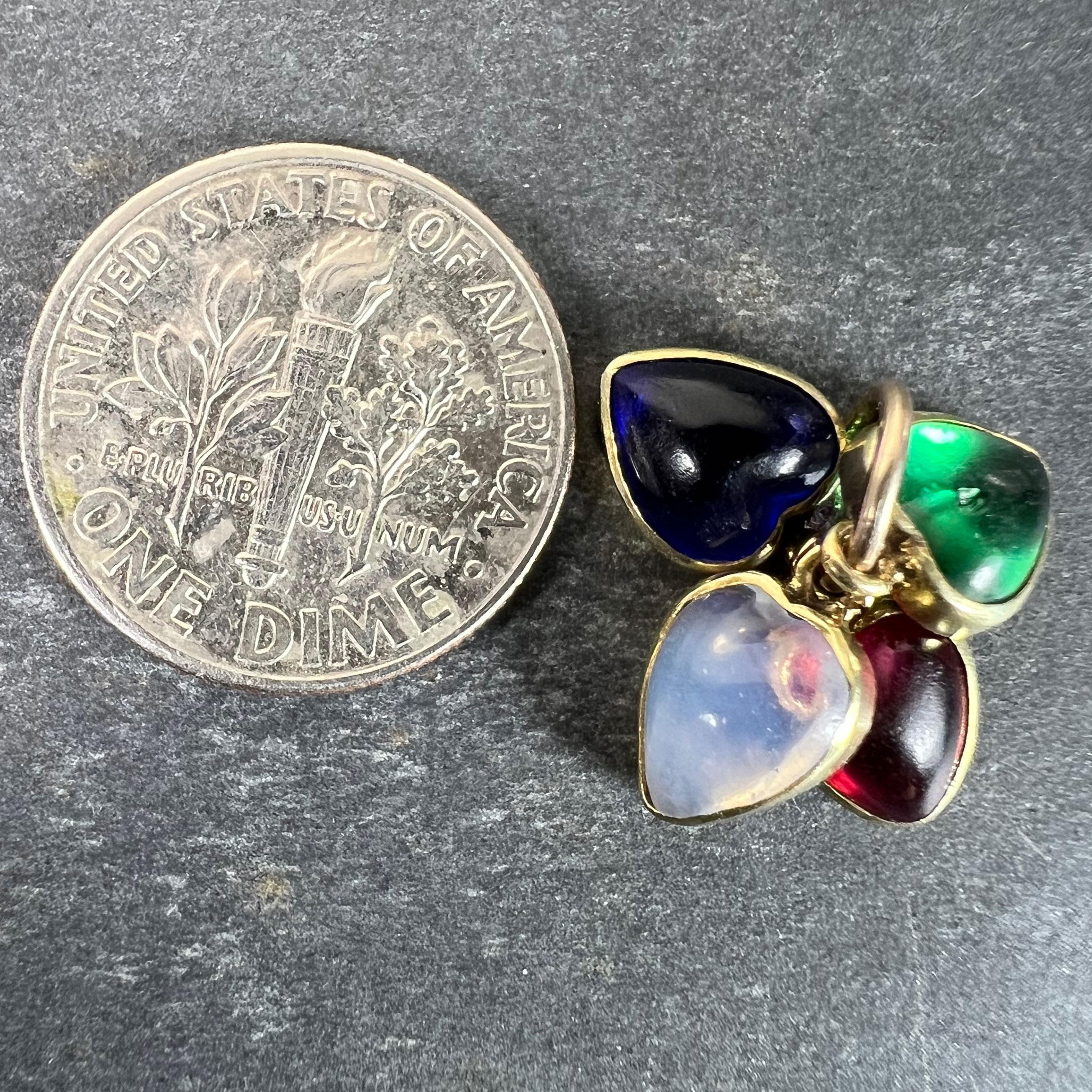 Pendentif à breloques en or jaune 18K avec quatre coeurs d'amour en pâte de verre en vente 7
