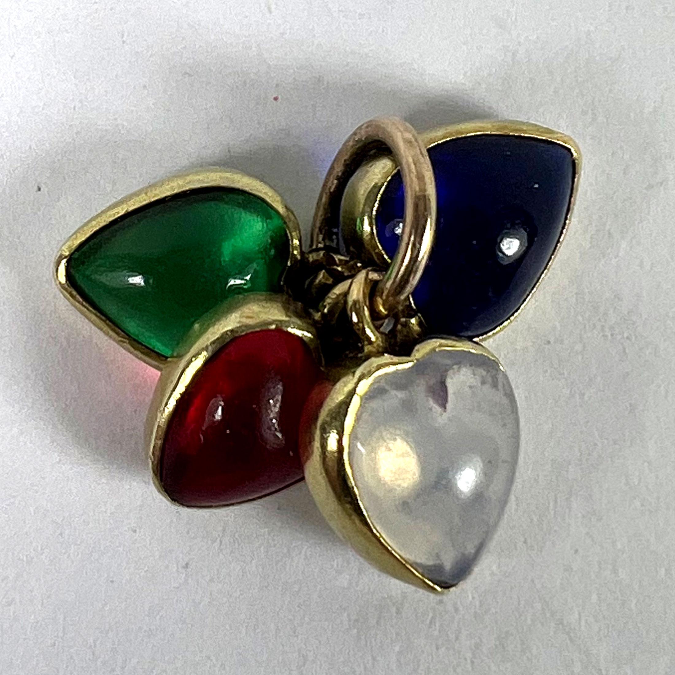 Pendentif à breloques en or jaune 18K avec quatre coeurs d'amour en pâte de verre en vente 8