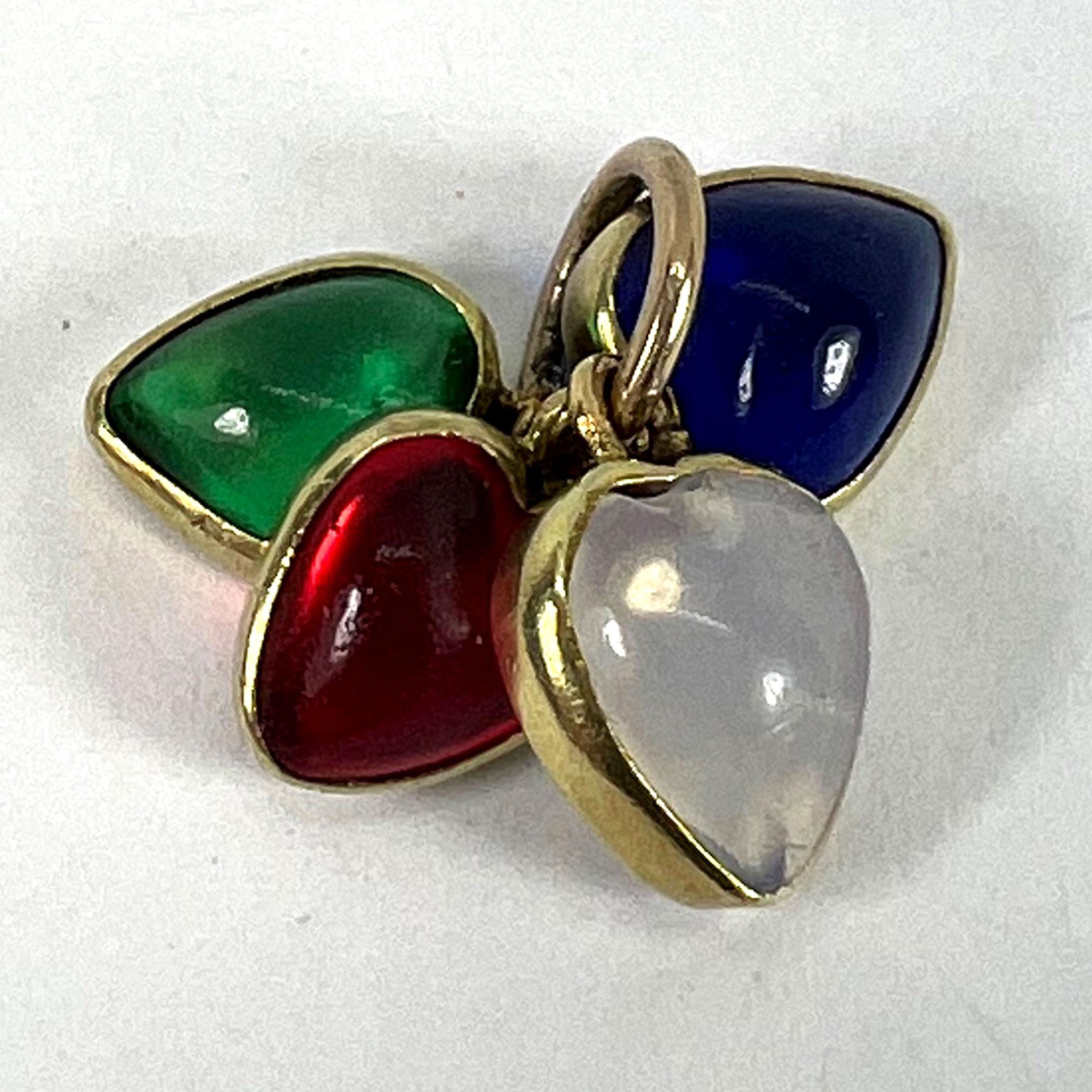 Pendentif à breloques en or jaune 18K avec quatre coeurs d'amour en pâte de verre en vente 9