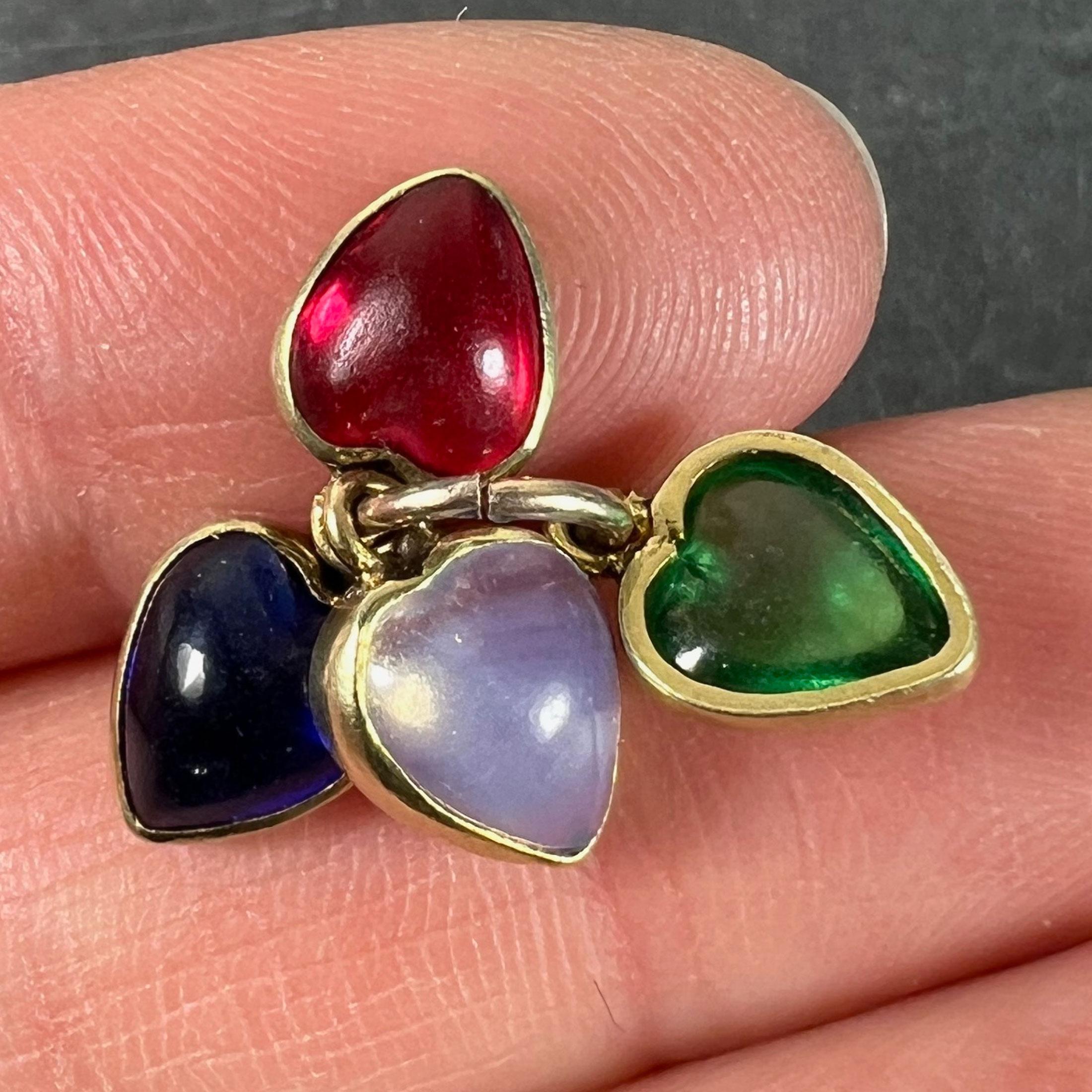 Pendentif à breloques en or jaune 18K avec quatre coeurs d'amour en pâte de verre en vente 1