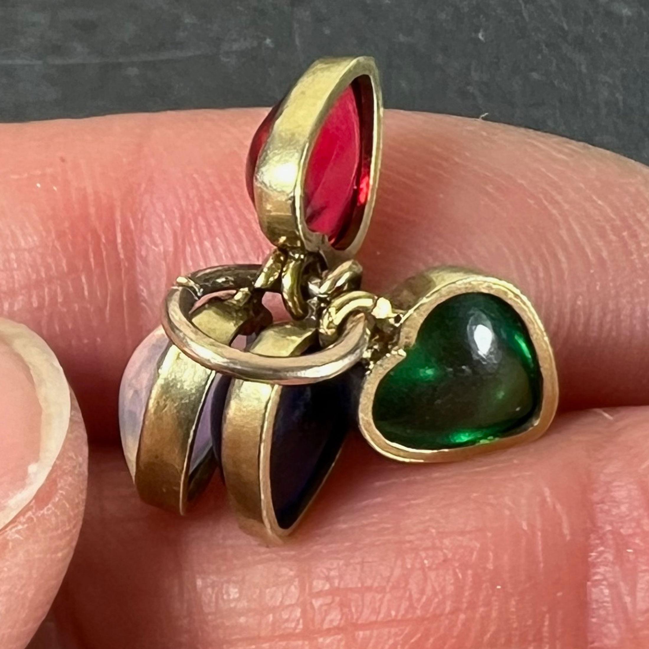 Pendentif à breloques en or jaune 18K avec quatre coeurs d'amour en pâte de verre en vente 3