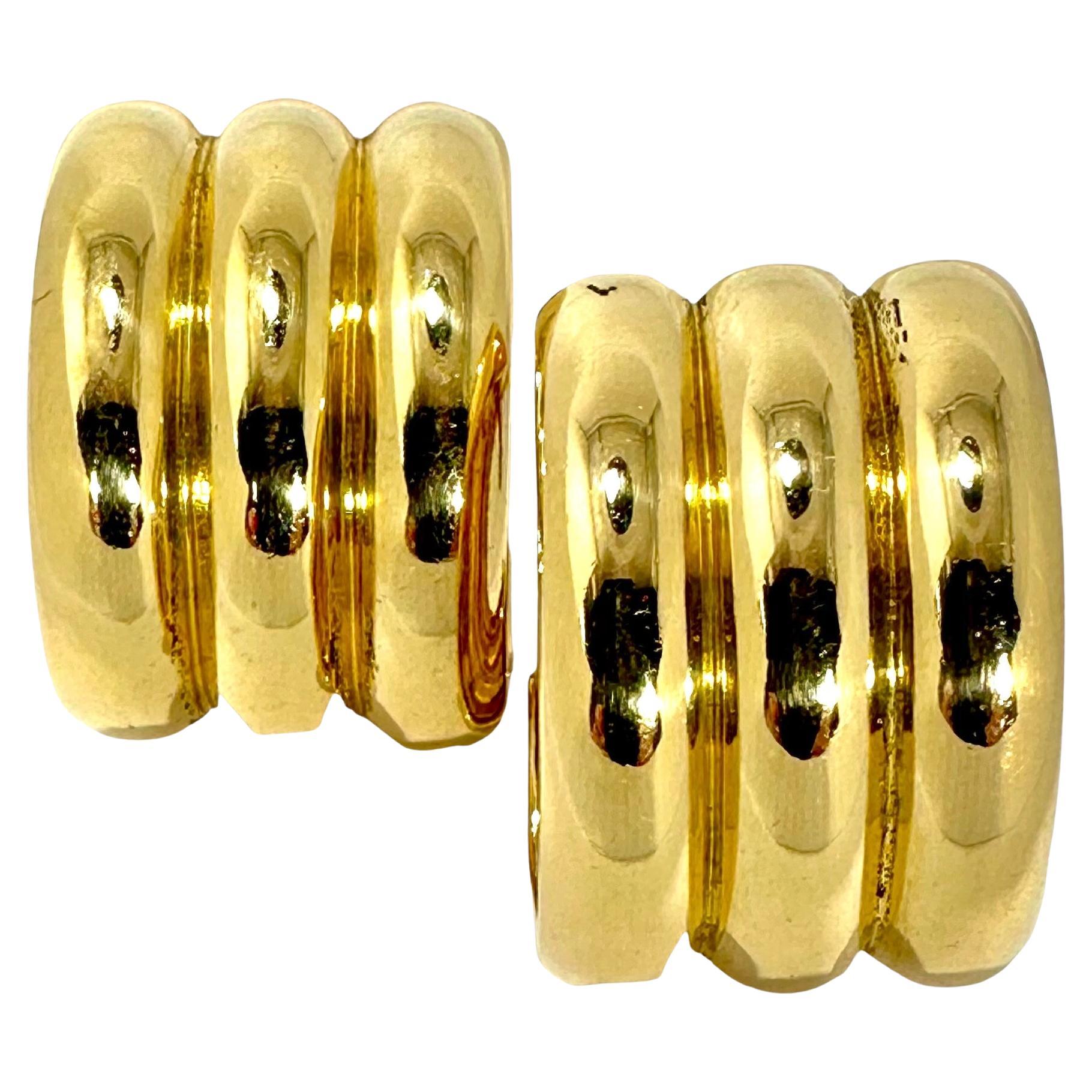 Cartier French, boucles d'oreilles vintage à trois anneaux en or jaune 18 carats d'une largeur de 3/4 pouce  en vente