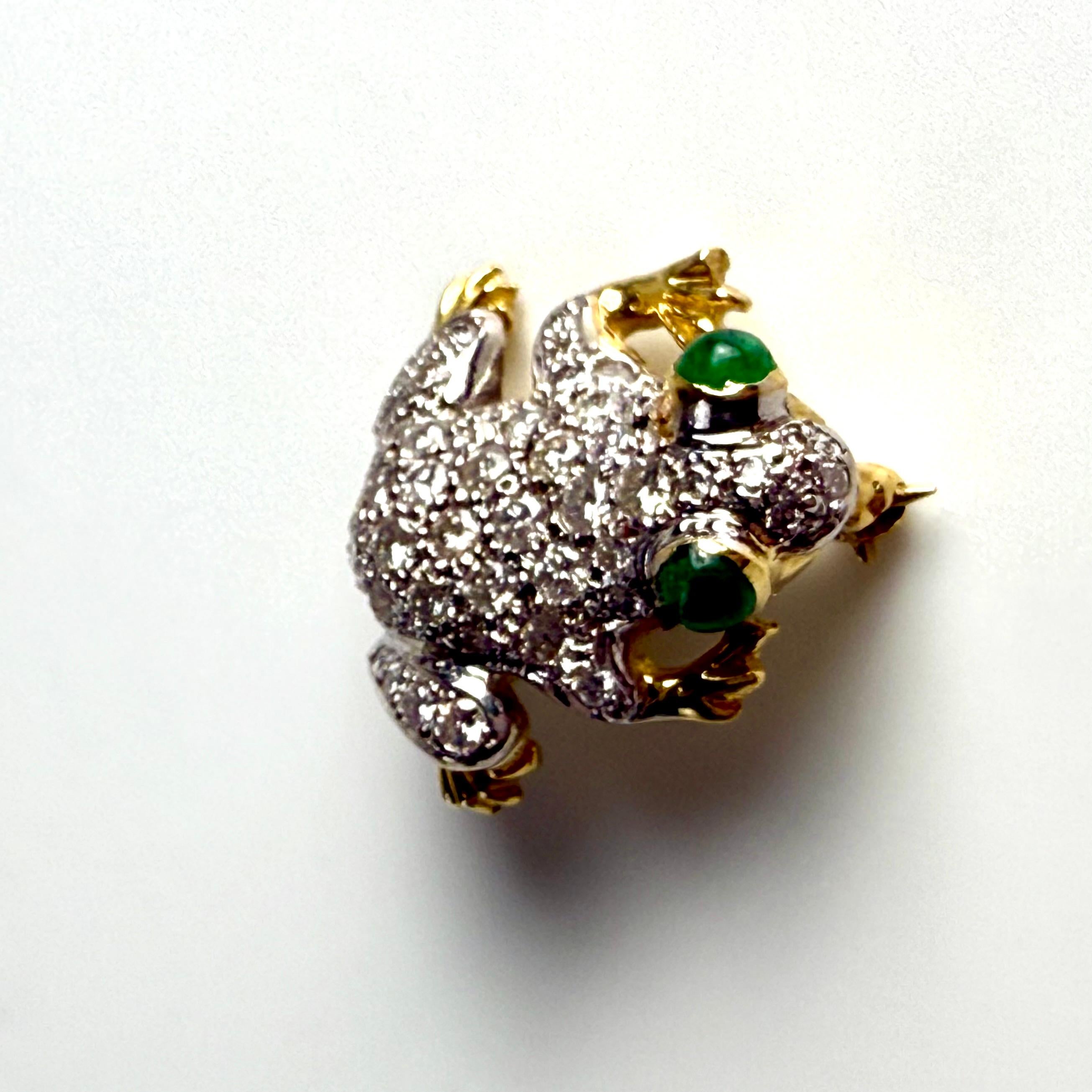 Round Cut Vintage 18K Yellow Gold Frog Brooch with Diamonds and Cabochon Emeralds Eyes