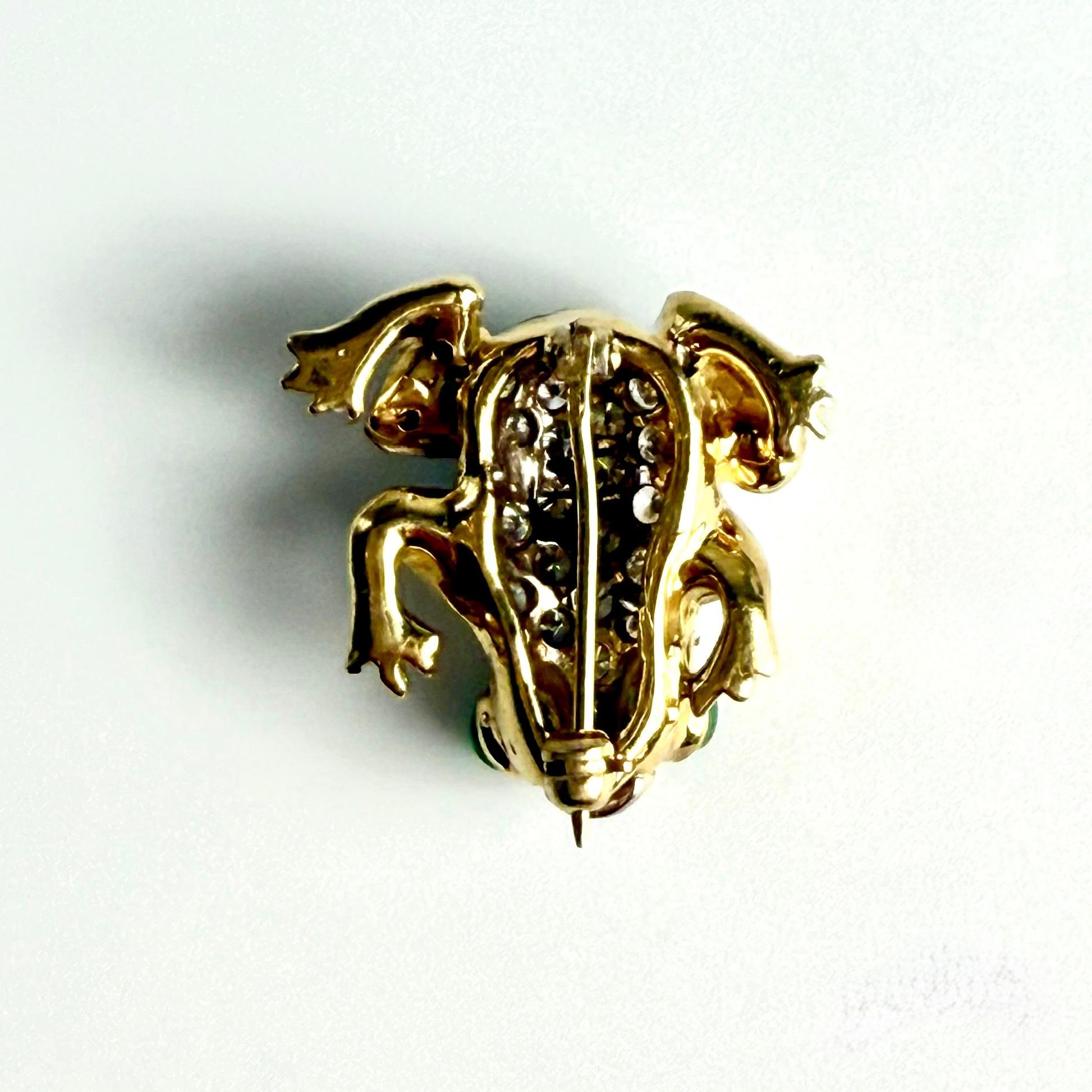 Vintage 18K Yellow Gold Frog Brooch with Diamonds and Cabochon Emeralds Eyes In Good Condition In New York, NY