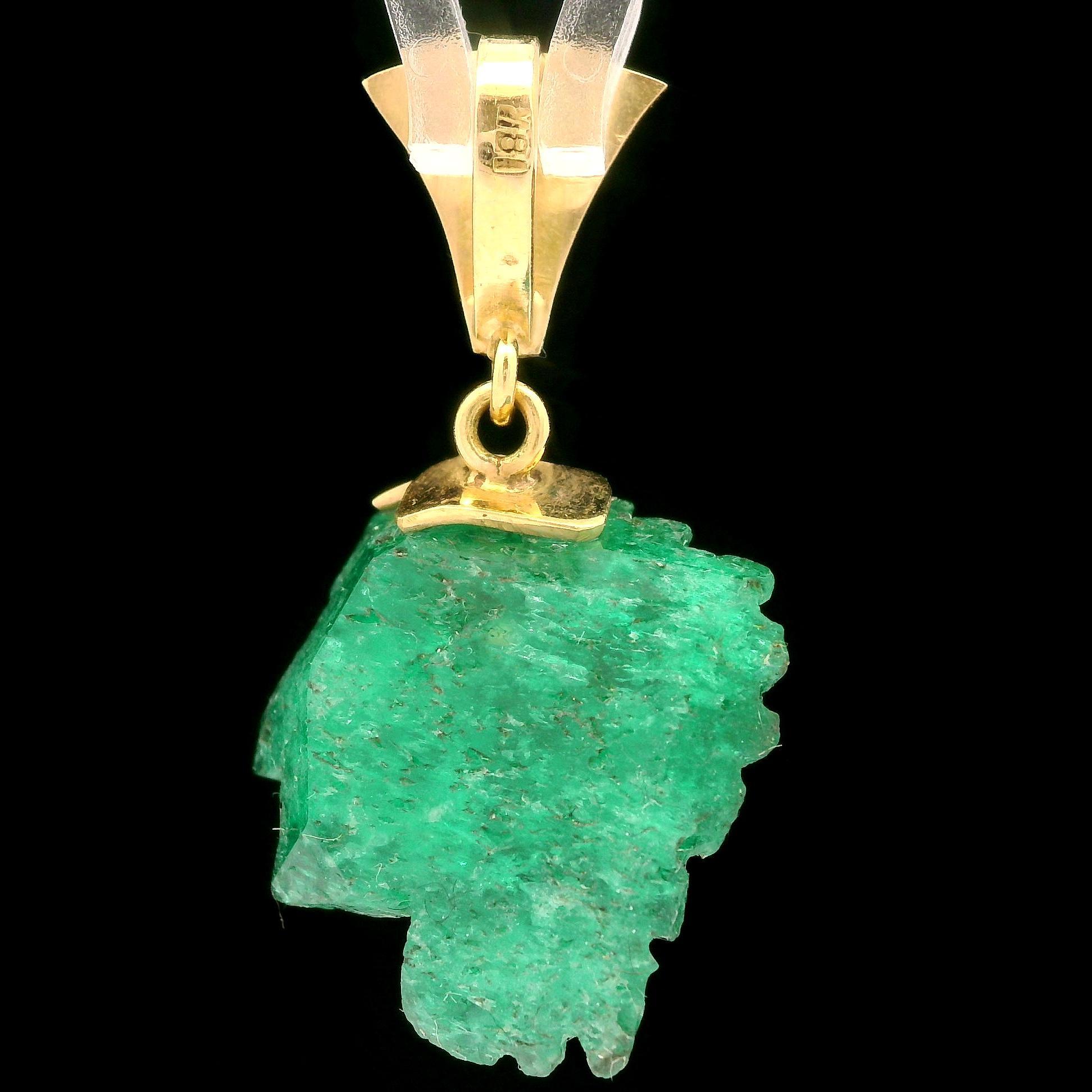 Vintage 18k Yellow Gold GIA 16.91ct Carved Emerald Diamond Indian Head Pendant In Excellent Condition For Sale In Montclair, NJ