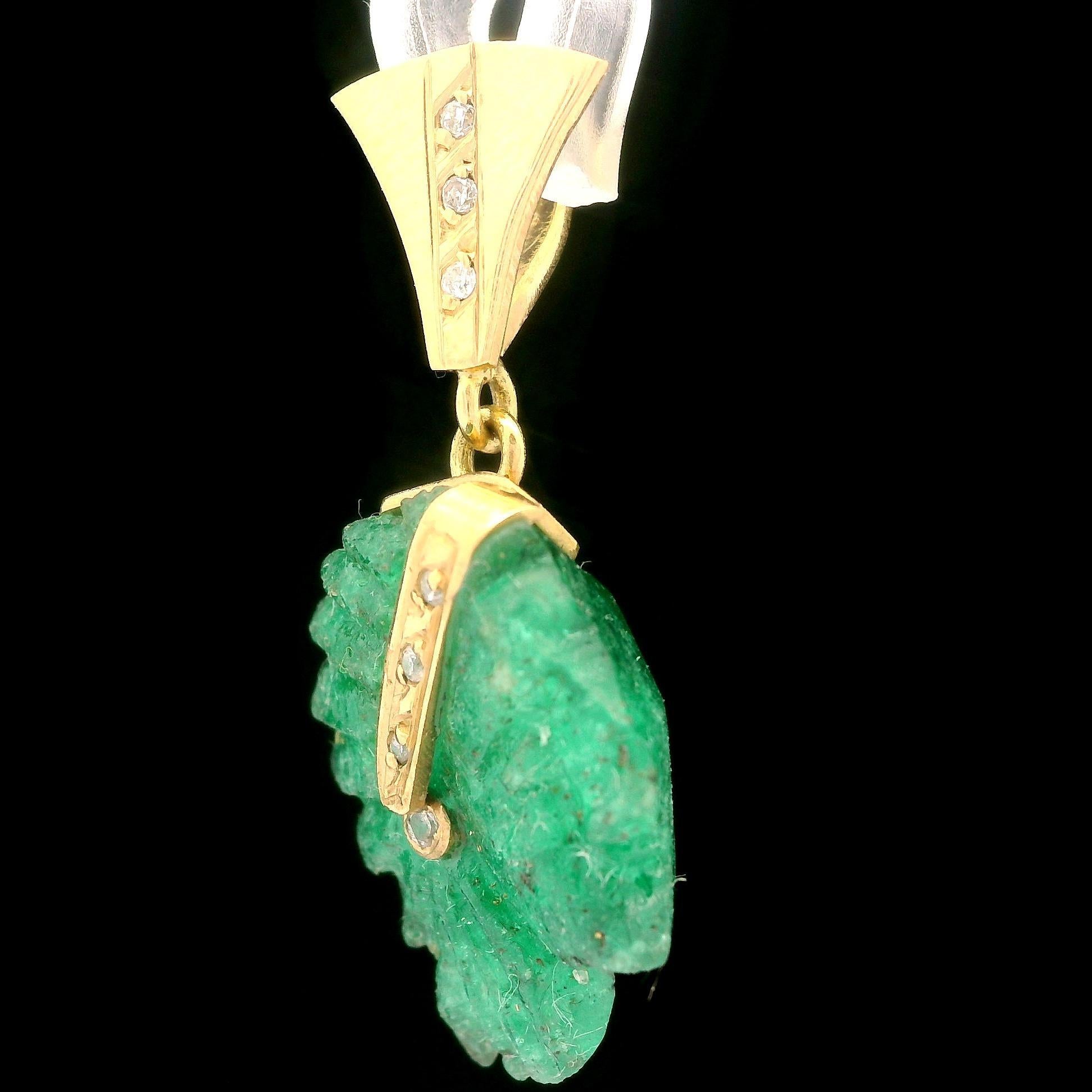 Women's Vintage 18k Yellow Gold GIA 16.91ct Carved Emerald Diamond Indian Head Pendant For Sale
