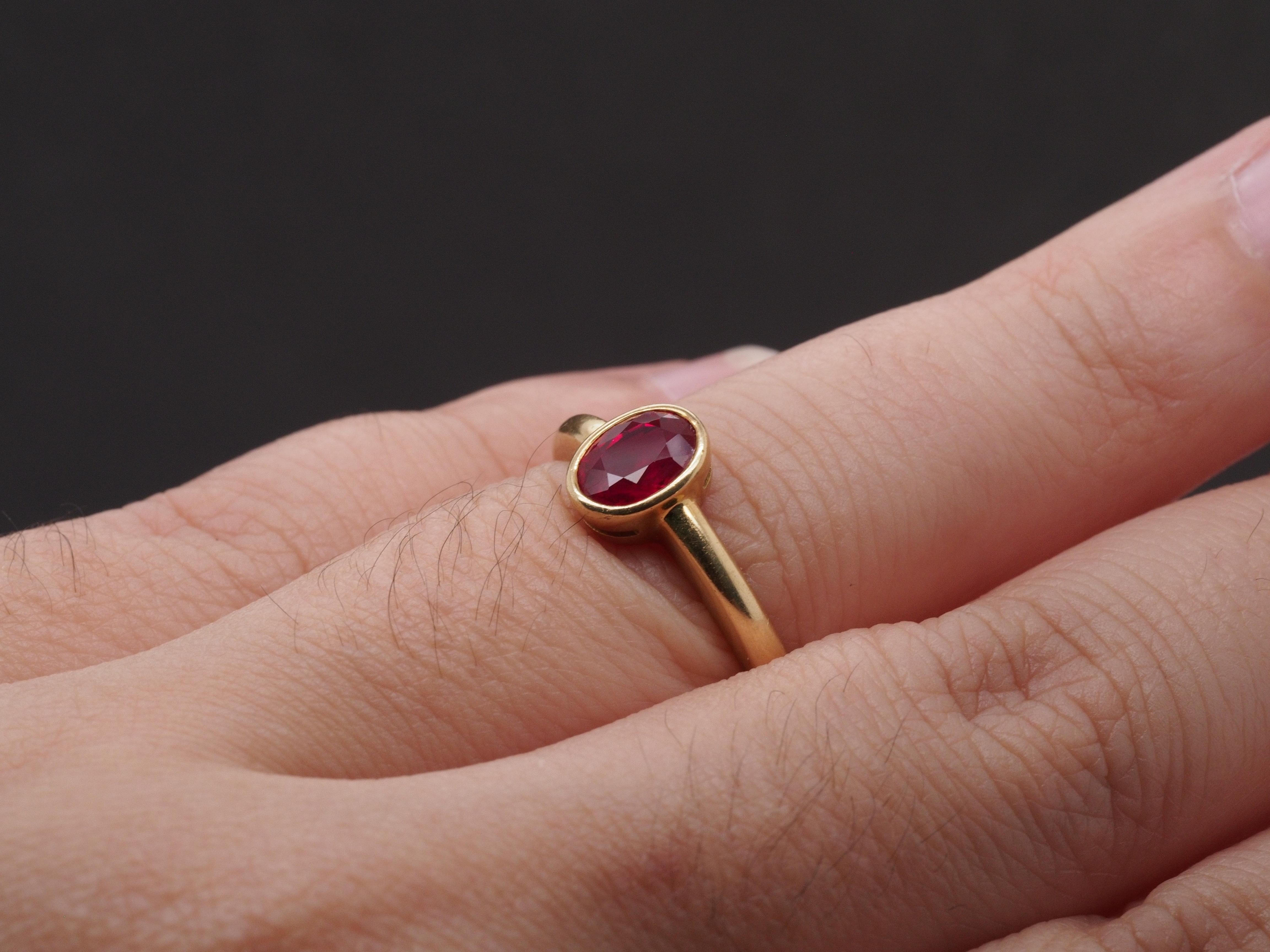 Vintage 18K Yellow Gold GIA “Pigeon Blood” Ruby Ring For Sale 1