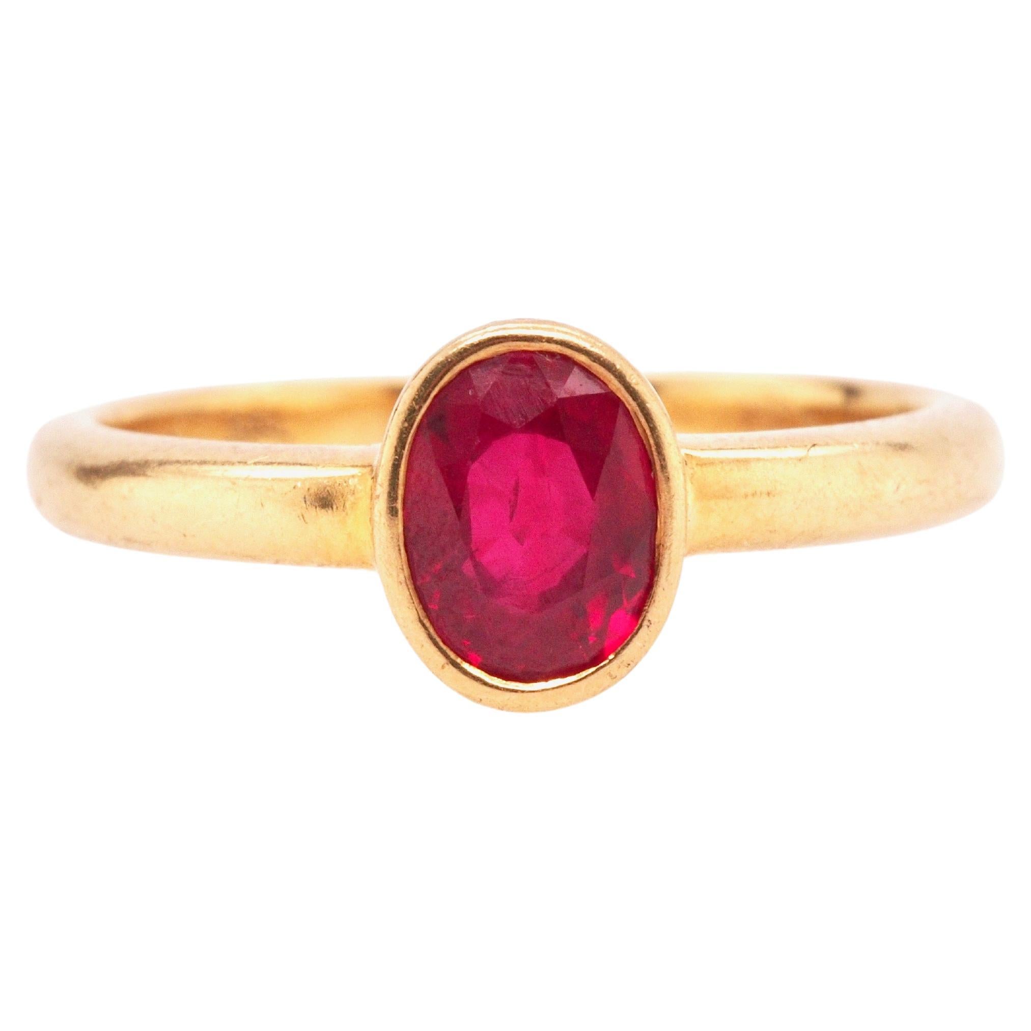 Vintage 18K Yellow Gold GIA “Pigeon Blood” Ruby Ring For Sale