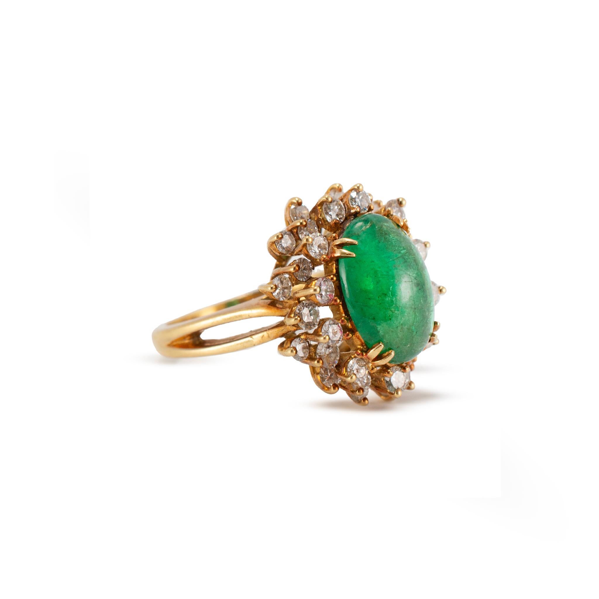 Anello cocktail d'epoca in oro giallo 18 carati con smeraldo russo GIA e diamanti a raggiera In condizioni ottime in vendita a Houston, TX