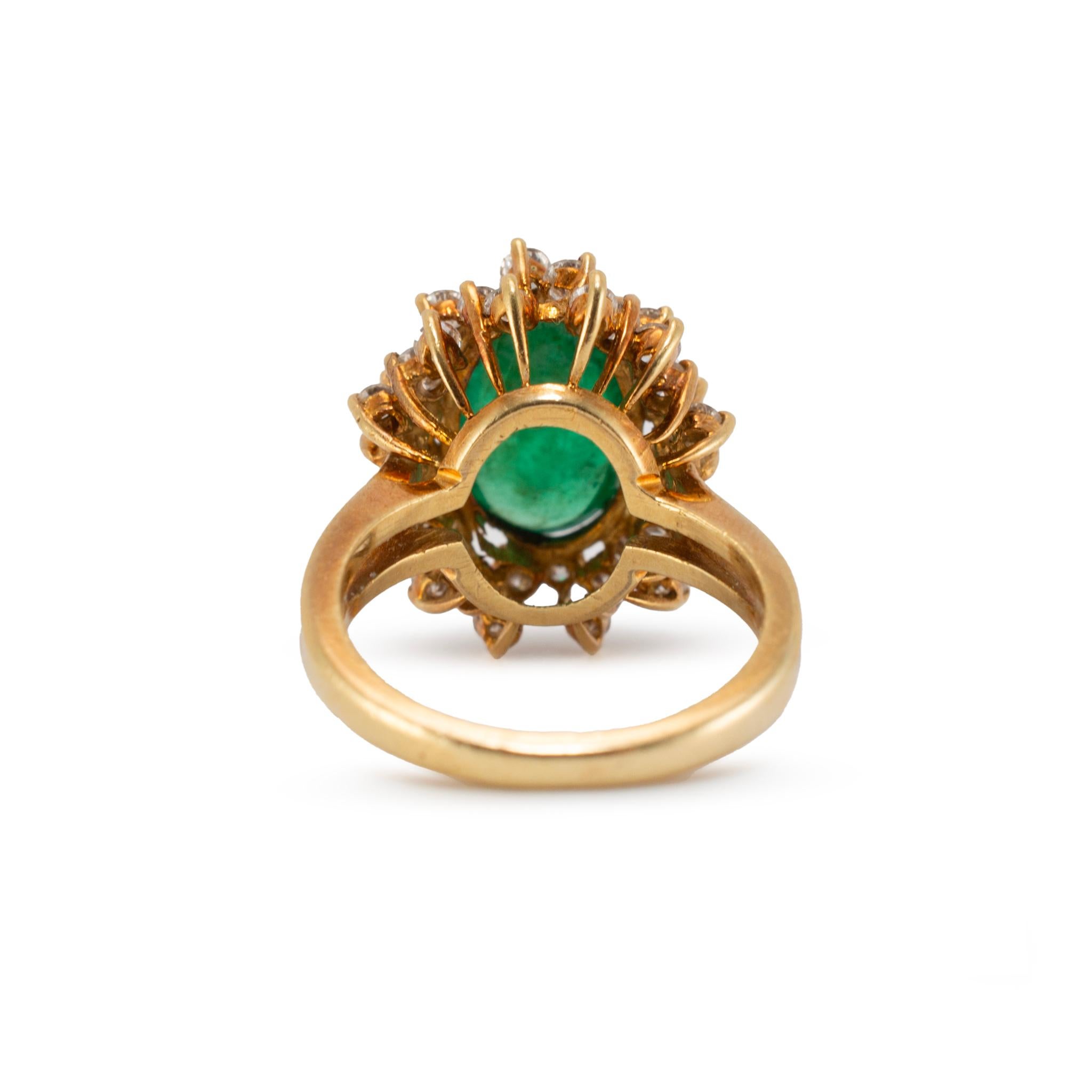 Anello cocktail d'epoca in oro giallo 18 carati con smeraldo russo GIA e diamanti a raggiera in vendita 1