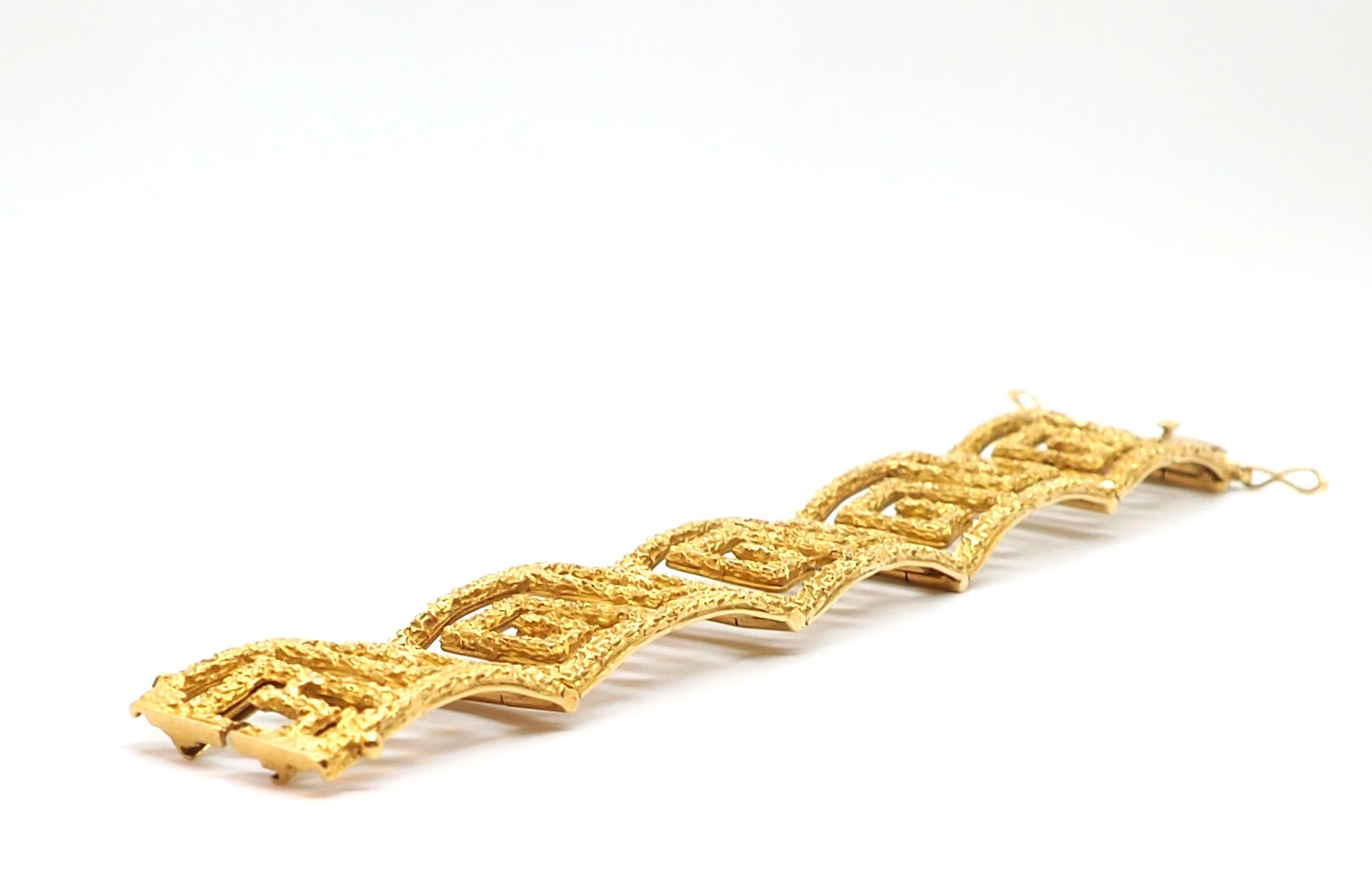Vintage Bracelet 18 Karat Yellow Gold Greek Fret Design Bracelet In Excellent Condition For Sale In Geneva, CH
