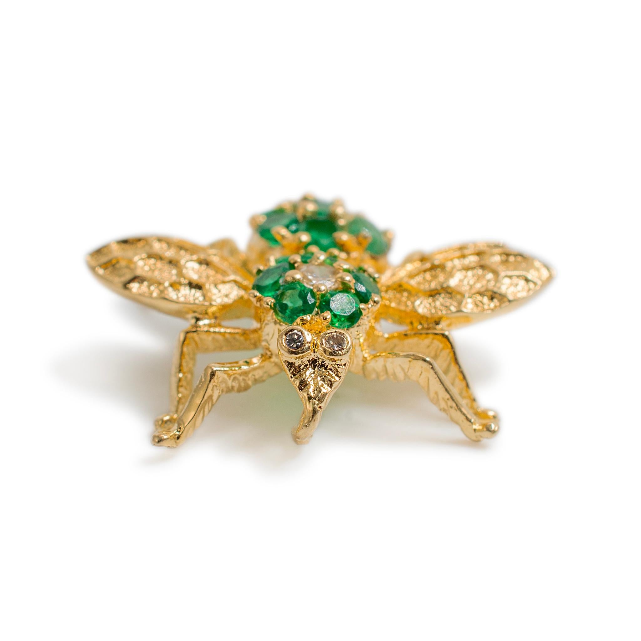 
Sexo: Señoras

Tipo de metal: Oro amarillo de 18 quilates

Longitud: 0.75 pulgadas

Peso: 3.09 gramos

Colgante vintage hecho a mano de oro amarillo de 18 quilates con forma de animal, diamante y esmeralda.  Grabado con 