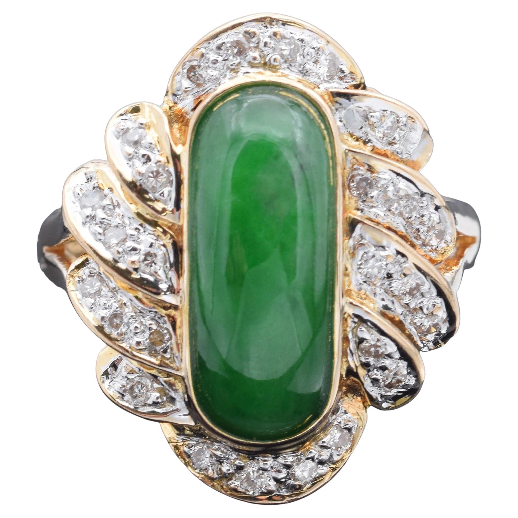 Bague cocktail vintage en or jaune 18 carats, jade vert et diamants