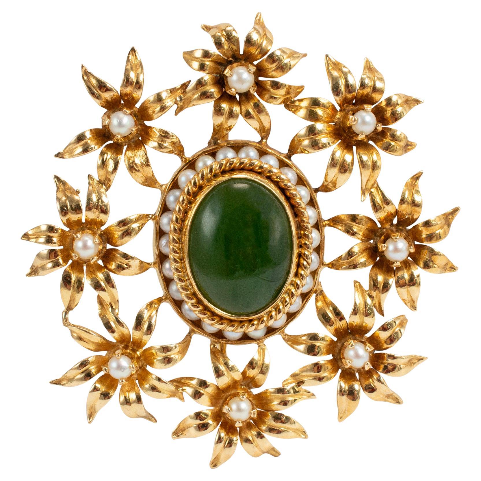 Blumenbrosche, 18 Karat Gelbgold, grüner Nephrit, Halo, Perlen