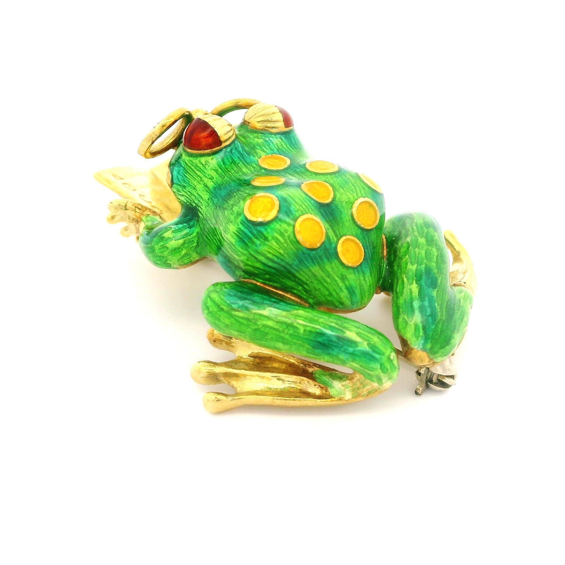 da uomo o donna Spilla vintage in oro giallo 18k Greene & Greene Spot smaltata con rana da lettura in vendita