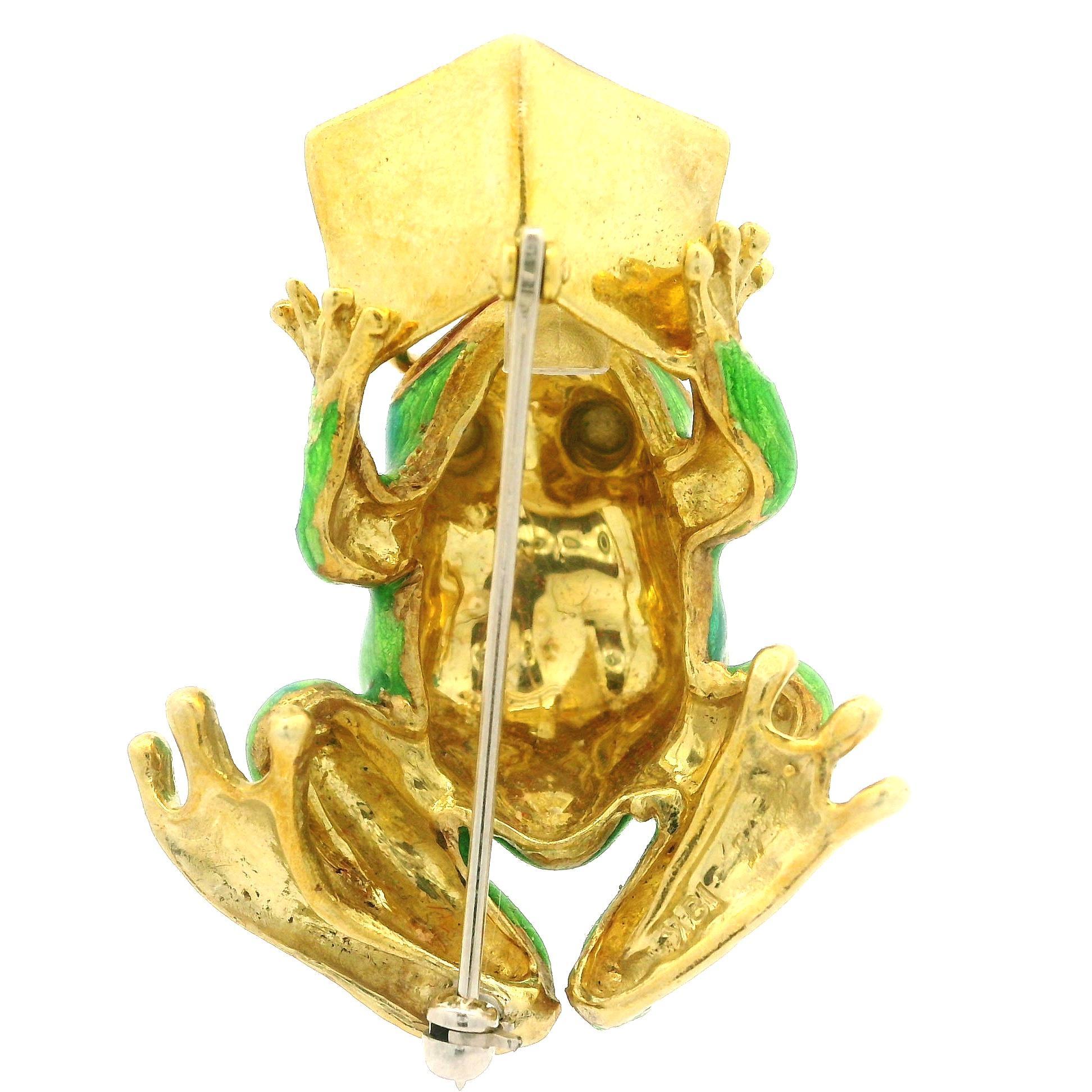 Spilla vintage in oro giallo 18k Greene & Greene Spot smaltata con rana da lettura in vendita 2