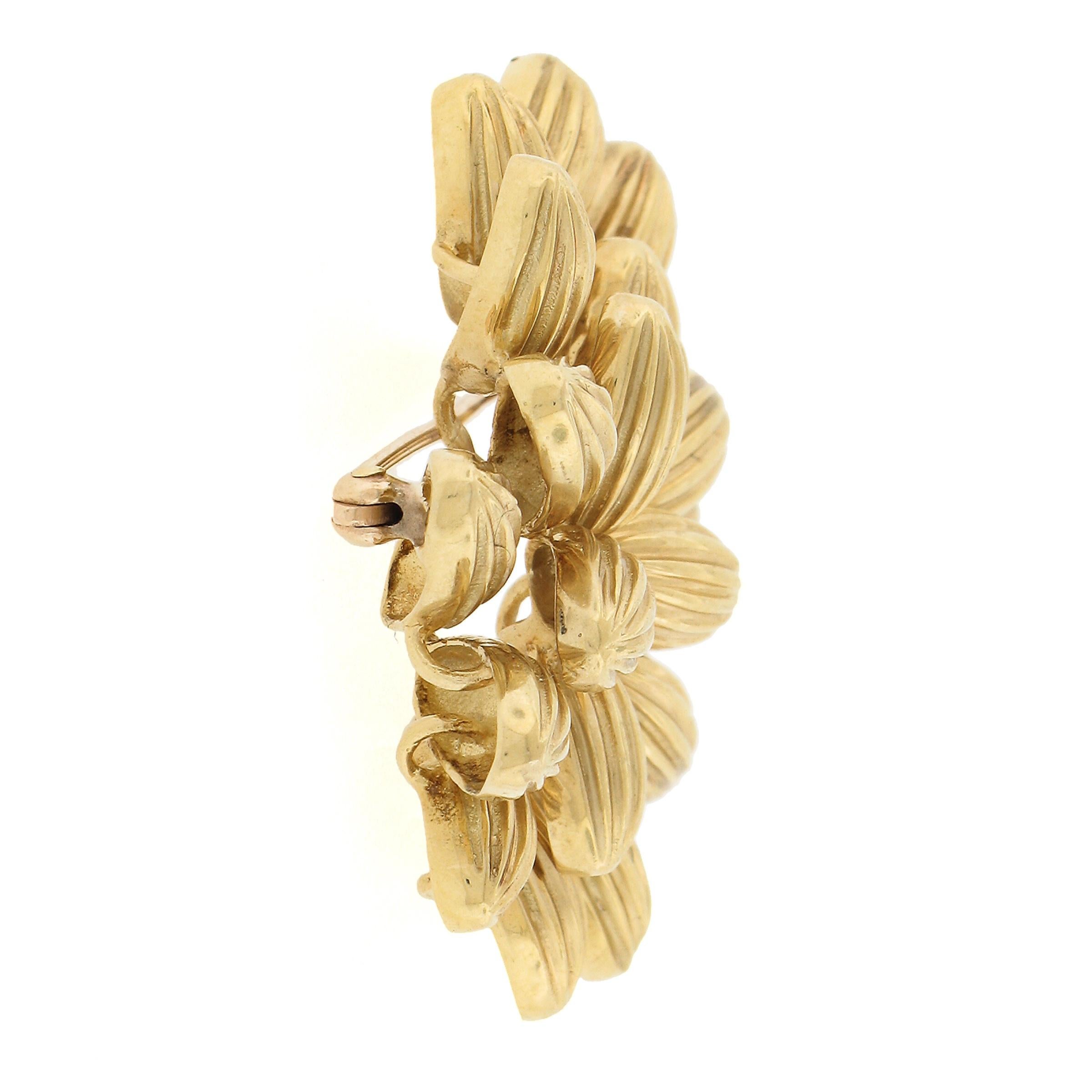 Vintage 18K Yellow Gold Grooved Interlocking Flower Cluster Spray Pin Brooch For Sale 2