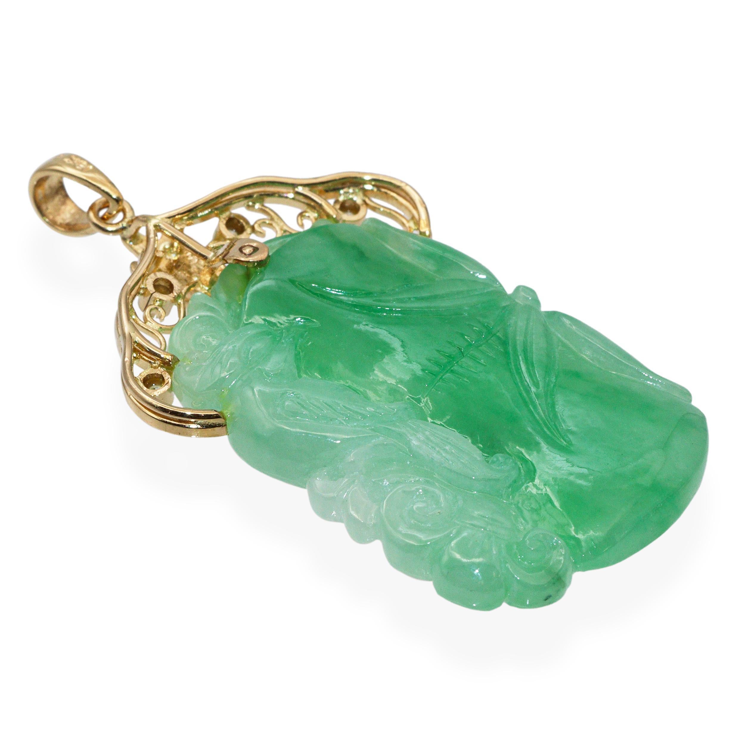 Vintage 18k Yellow Gold Hand Carved Jade & Diamond Bird Bamboo Pendant In Good Condition For Sale In New York, NY