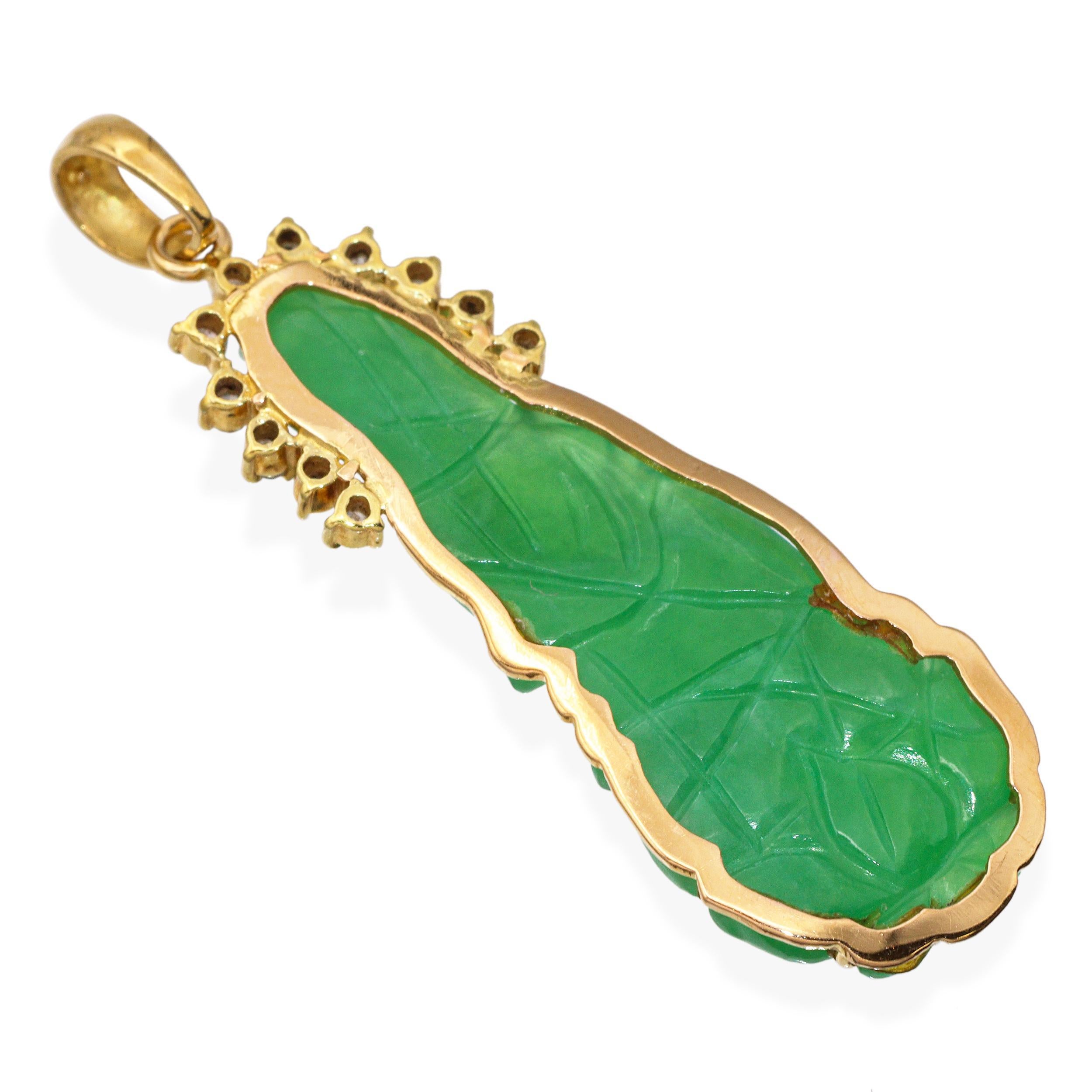 Vintage 18k Yellow Gold Hand Carved Jade & Diamond Guanyin Goddess Pendant In Good Condition For Sale In New York, NY