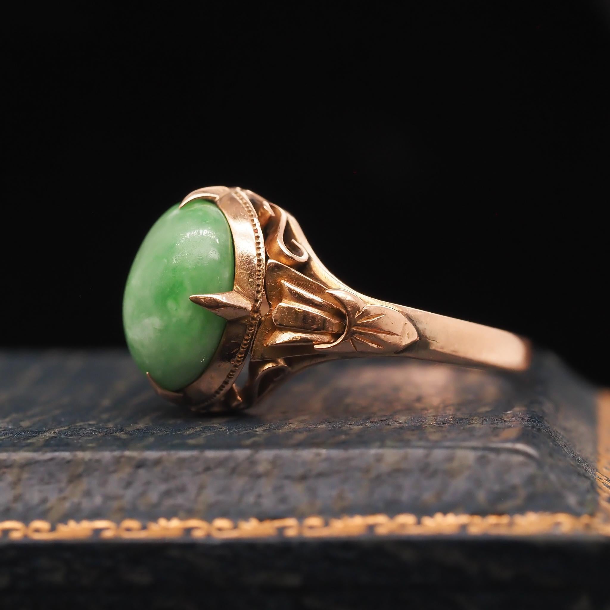 Vintage 18K Yellow Gold Hand Carved Jade Ring For Sale 6