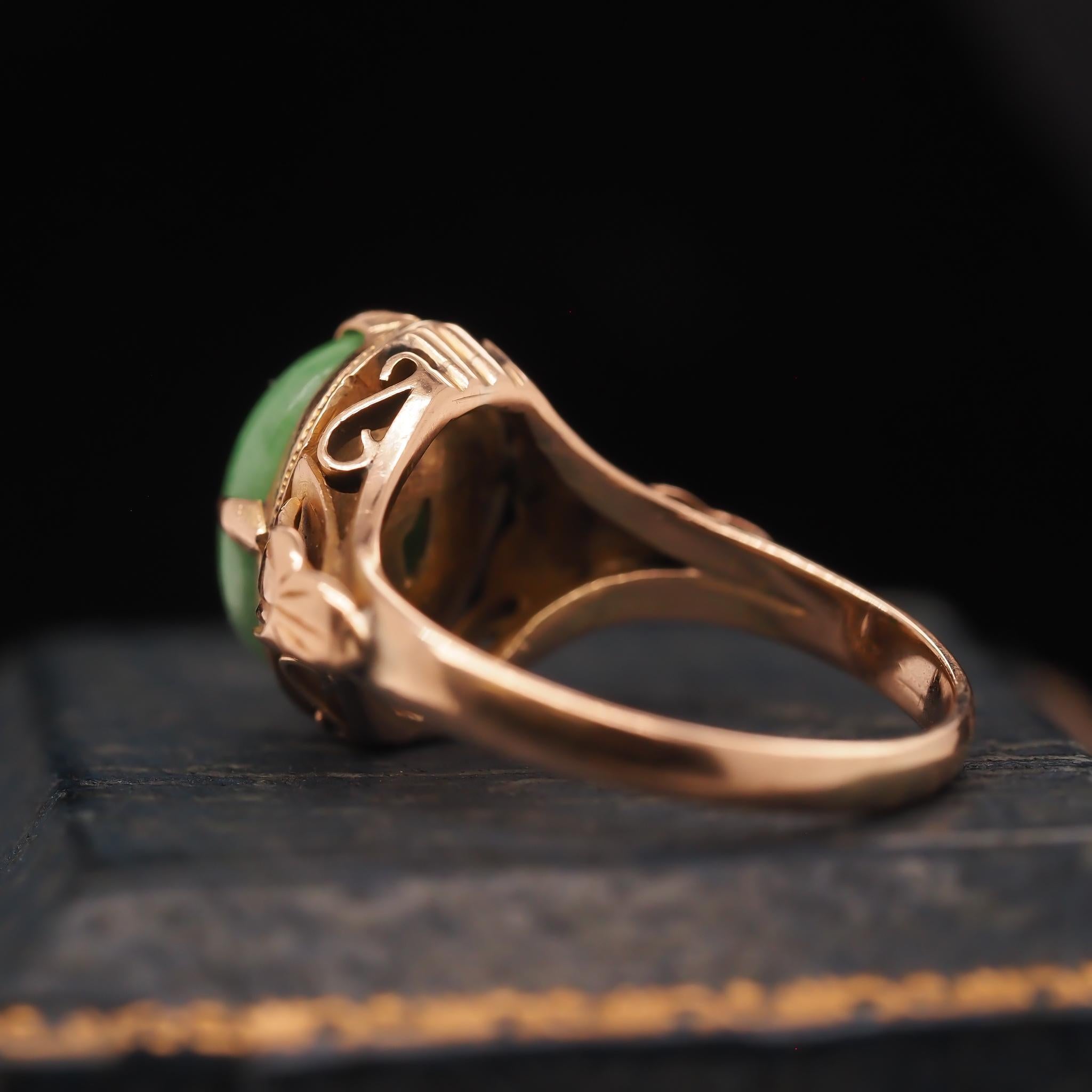 Vintage 18K Yellow Gold Hand Carved Jade Ring For Sale 4