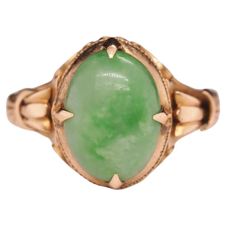 Vintage 18K Yellow Gold Hand Carved Jade Ring For Sale
