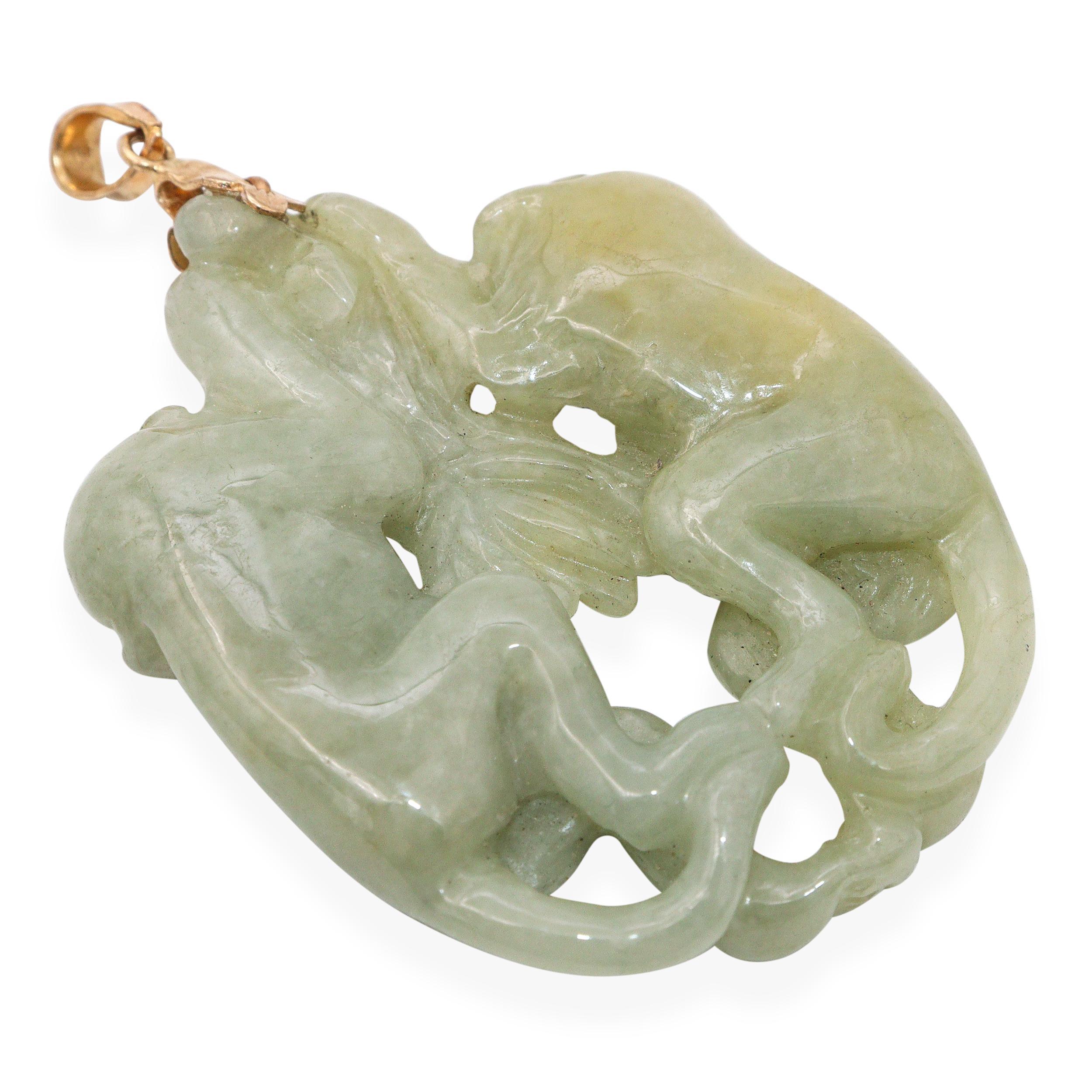Women's or Men's Vintage 18k Yellow Gold Hand Carved Jade Two Monkeys Pendant For Sale
