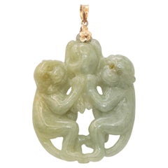 Vintage 18k Yellow Gold Hand Carved Jade Two Monkeys Pendant