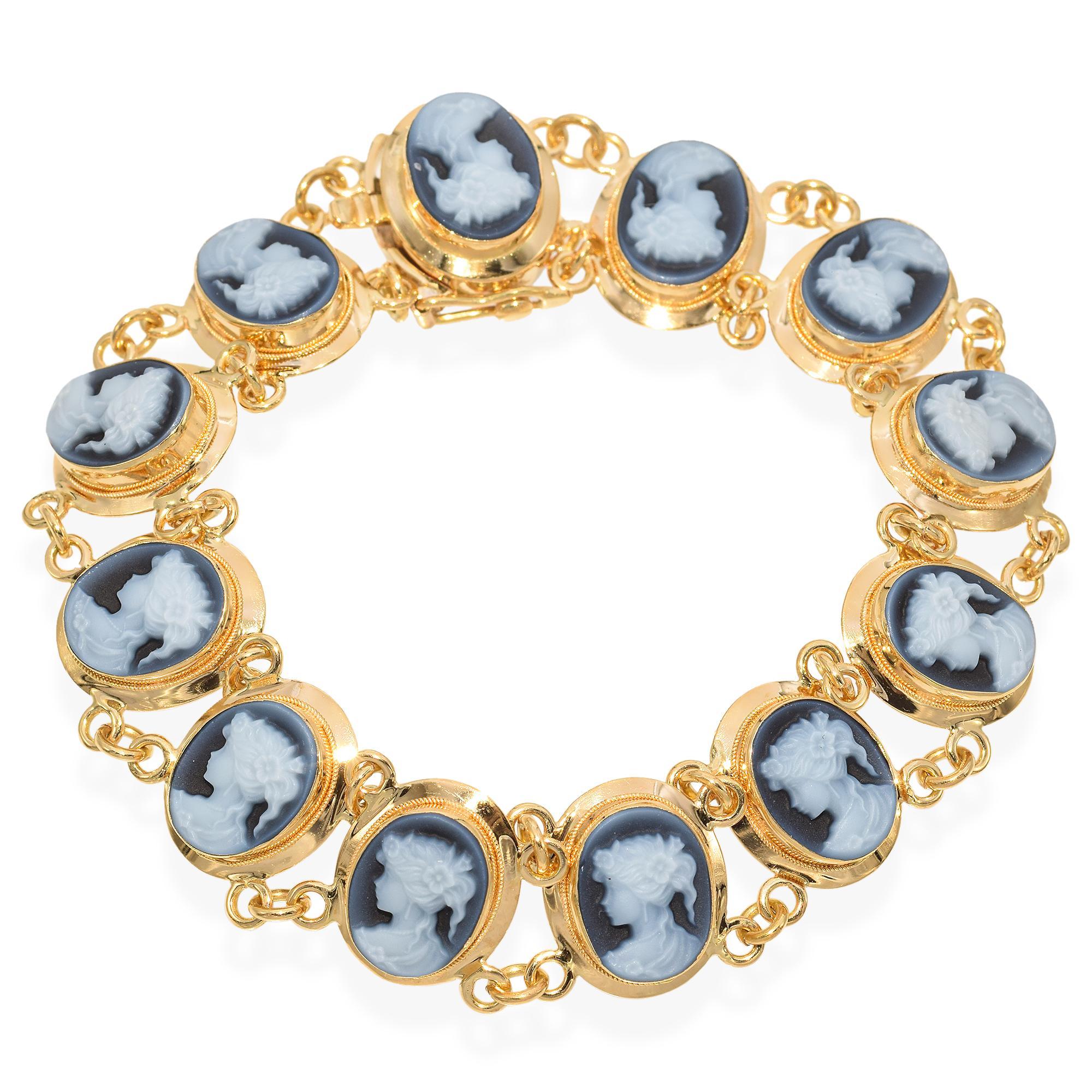Uncut Vintage 18k Yellow Gold Hardstone Cameo Bracelet For Sale