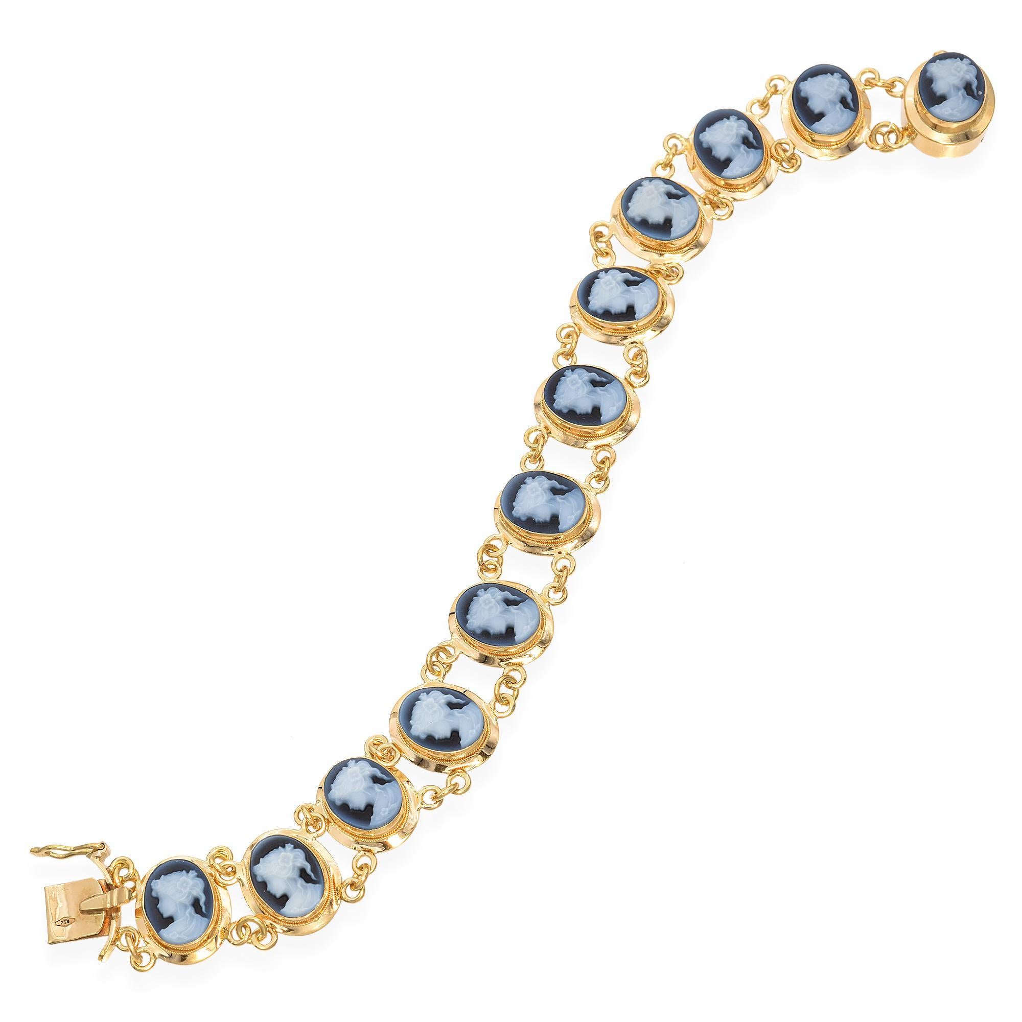 Vintage 18k Yellow Gold Hardstone Cameo Bracelet In Good Condition For Sale In New York, NY