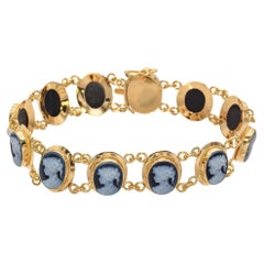 Bracciale con cammeo in pietra dura d'epoca in oro giallo 18 carati
