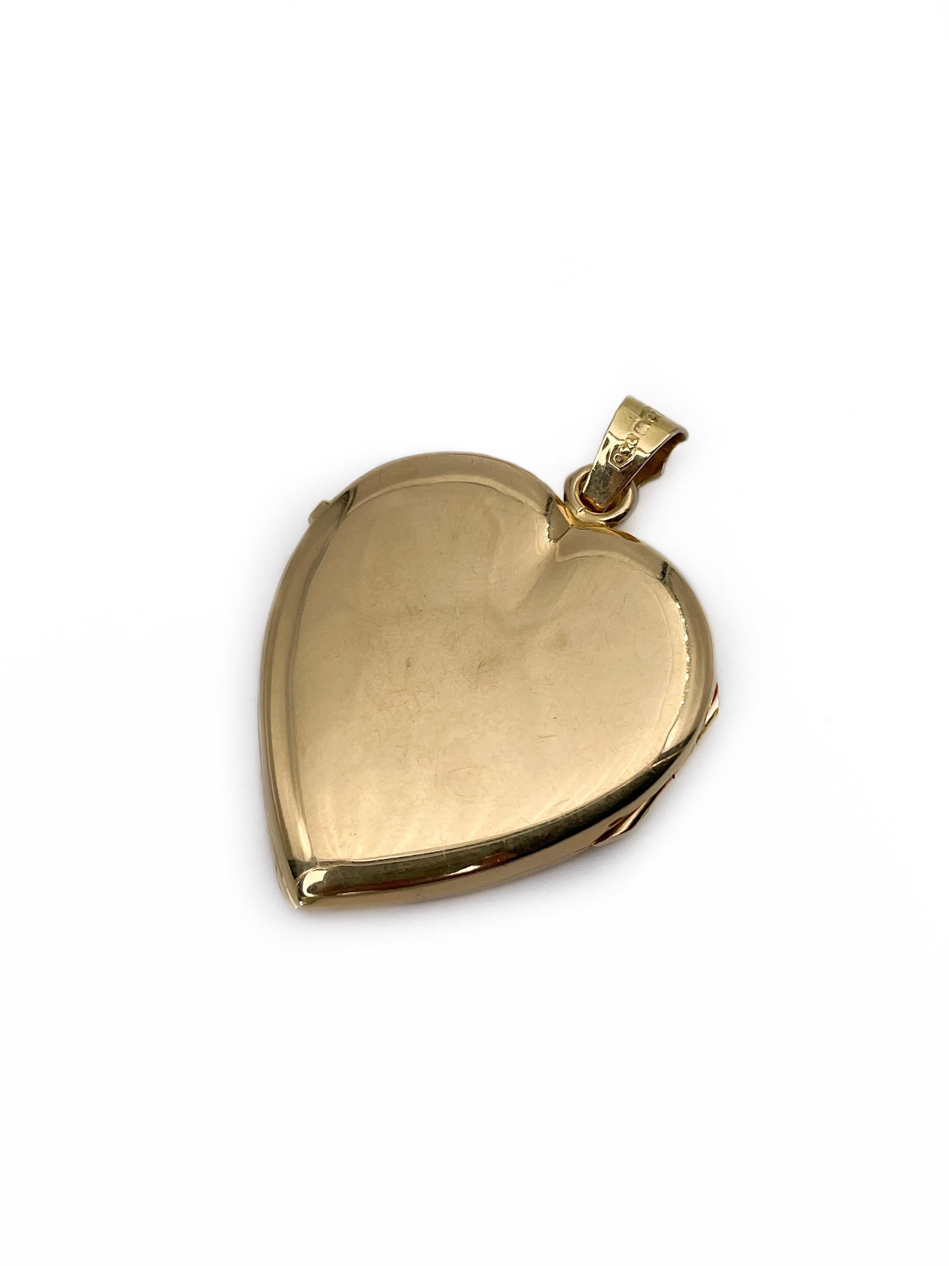 Women's or Men's Vintage 18 Karat Yellow Gold Heart Shape Locket Pendant For Sale