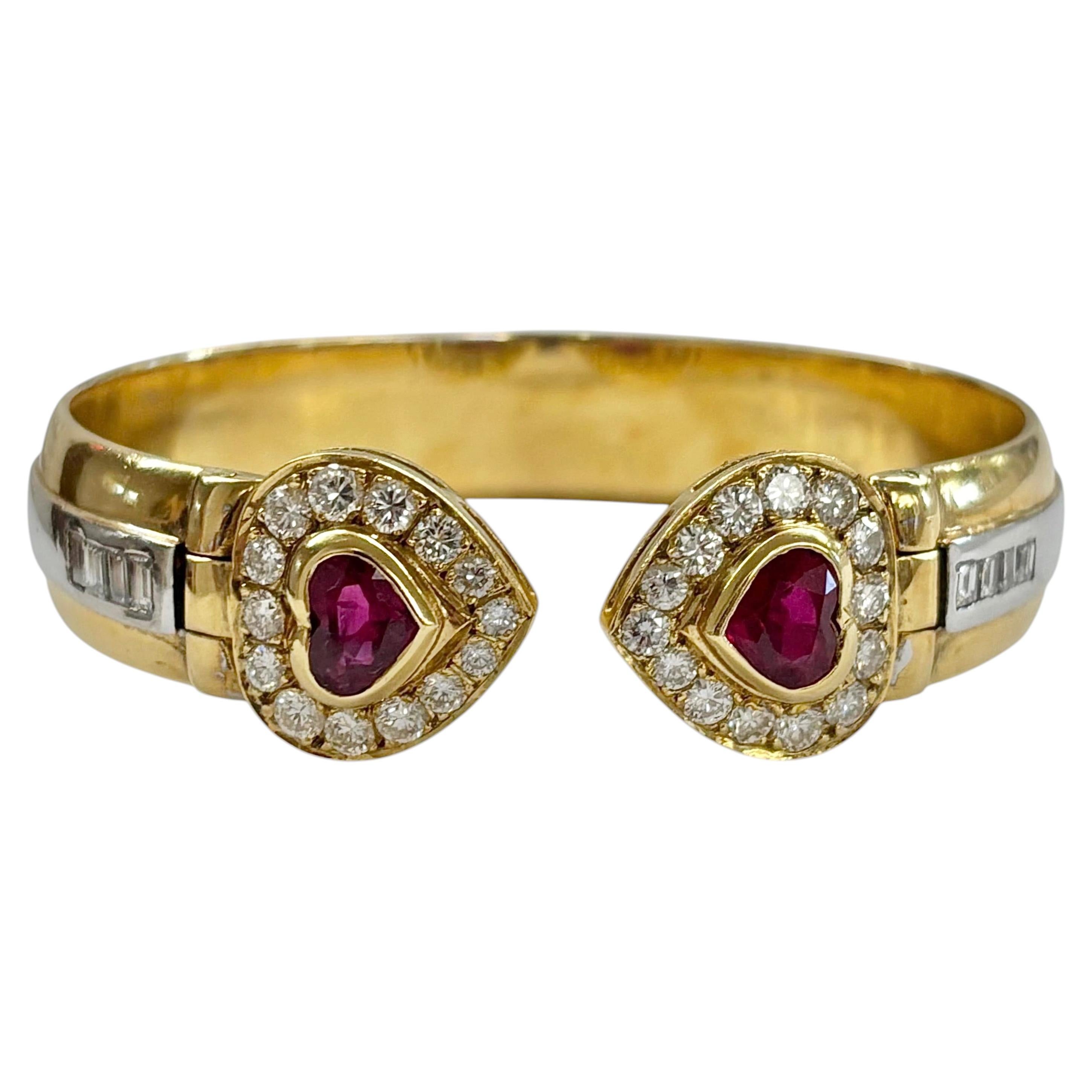 Brazalete vintage de oro amarillo de 18 quilates con forma de corazón de rubí y diamantes