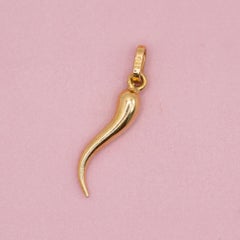 Vintage 18K Yellow Gold Horn Charm Pendant, small Good Luck Amulet, Italy