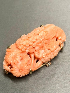 Vintage 18K Yellow Gold Intricate Floral Carved Pink Coral Oval Brooch Pin