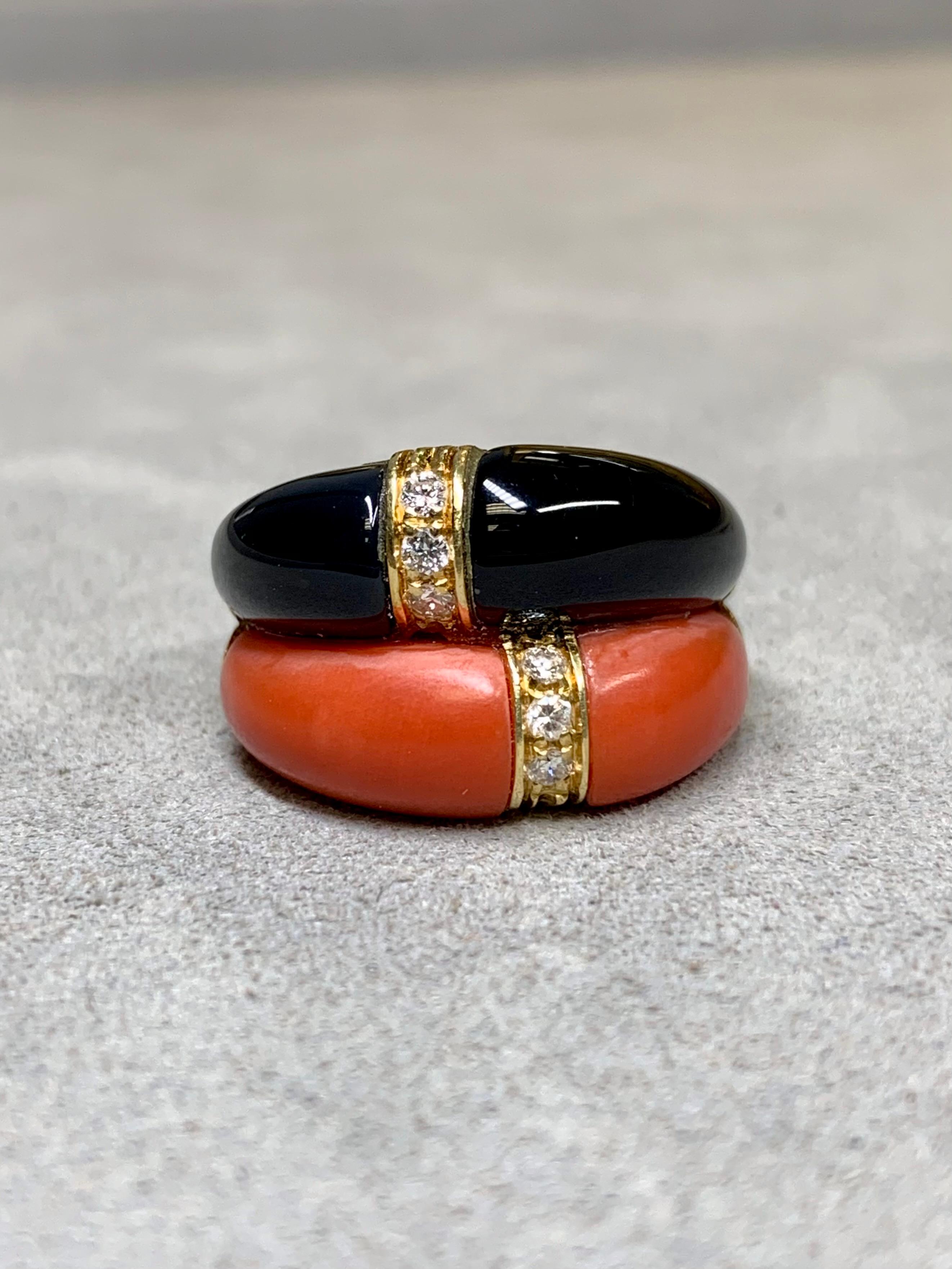 Anello da cocktail d'epoca in oro giallo 18 carati con diamante italiano, corallo rosso e onice a fascia larga In condizioni buone in vendita a Winter Springs, FL