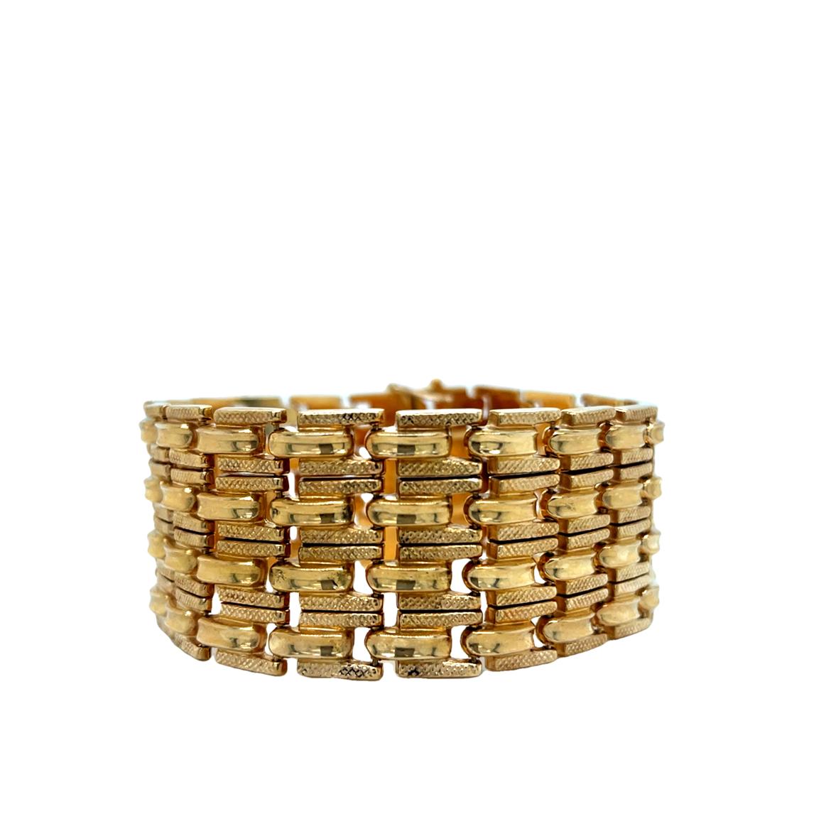 Vintage 18k Yellow Gold Italian Wide Bracelet - Cleopatra Style

Experience the opulence of a bygone era with this breathtaking vintage 18k yellow gold Italian bracelet from the 1960s. This magnificent wide bracelet exemplifies the exquisite