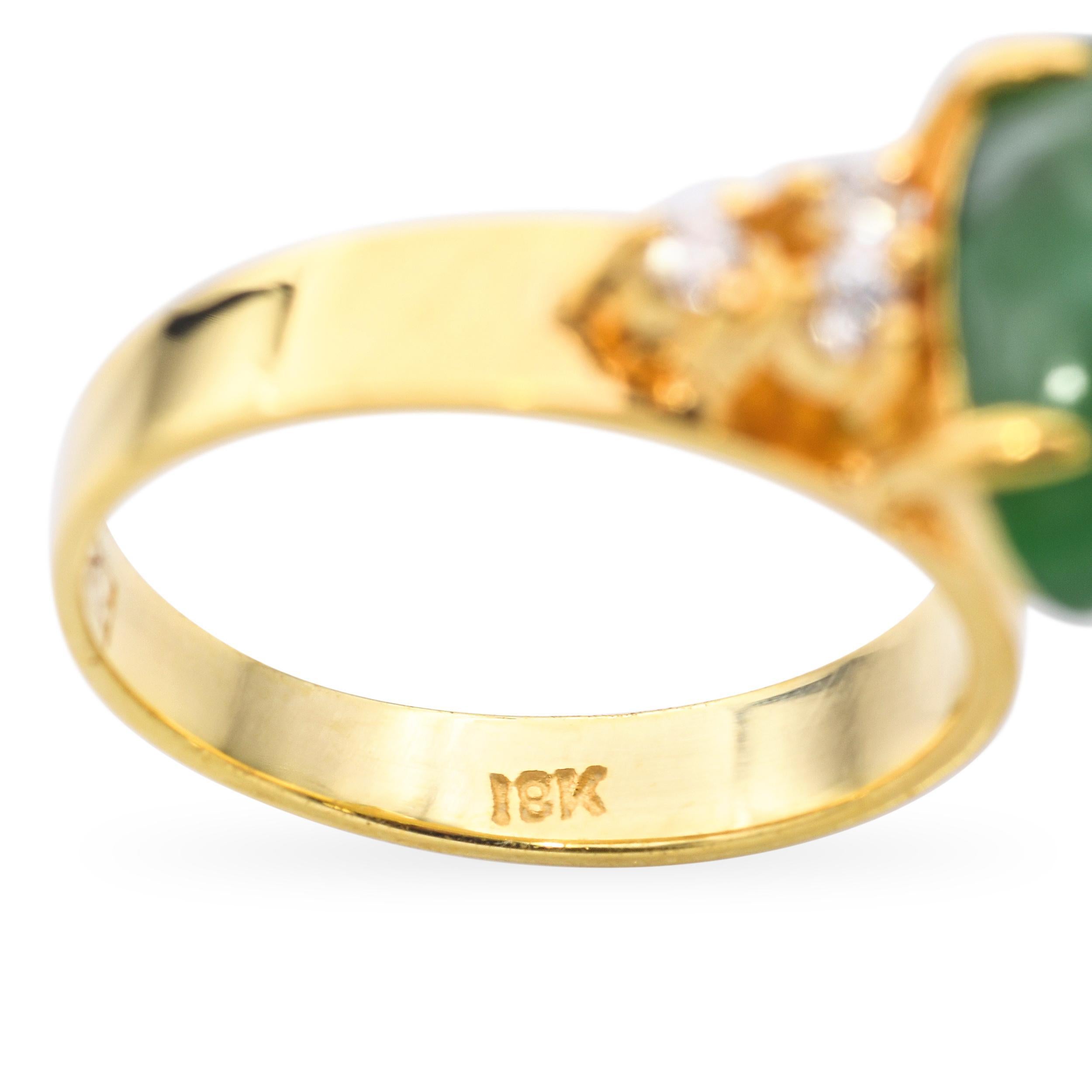 Anillo vintage de jade y diamantes en oro amarillo de 18k en Bueno estado para la venta en New York, NY